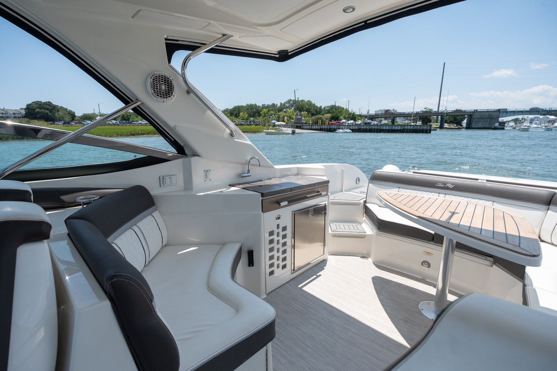 2017 Sea Ray SLX 350 - thumbnail 27