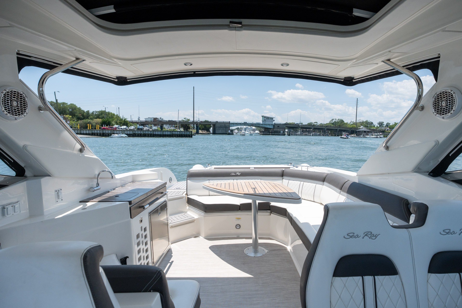 2017 Sea Ray SLX 350 - thumbnail 34