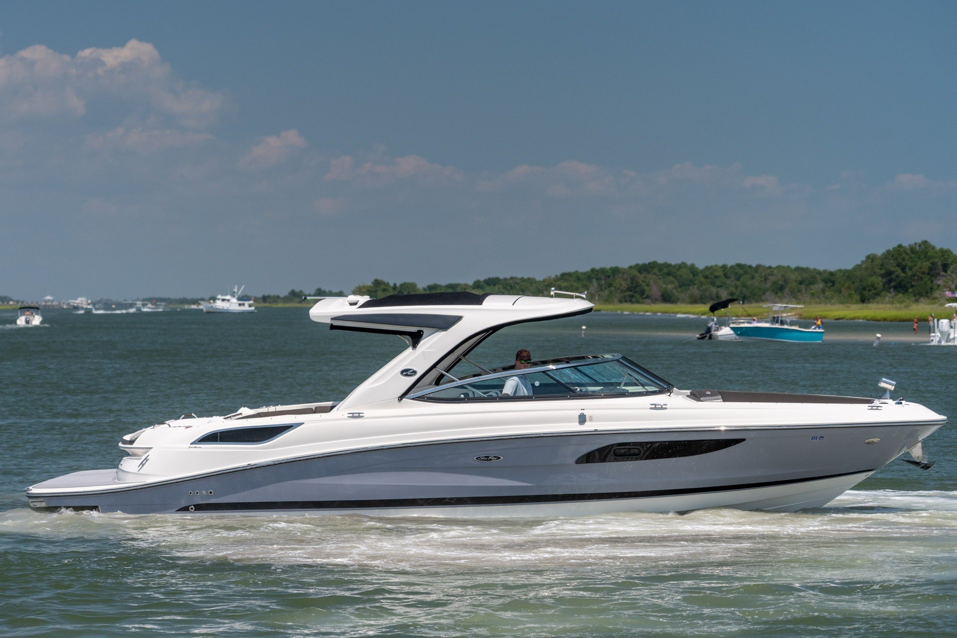 2017 Sea Ray SLX 350 - thumbnail 11