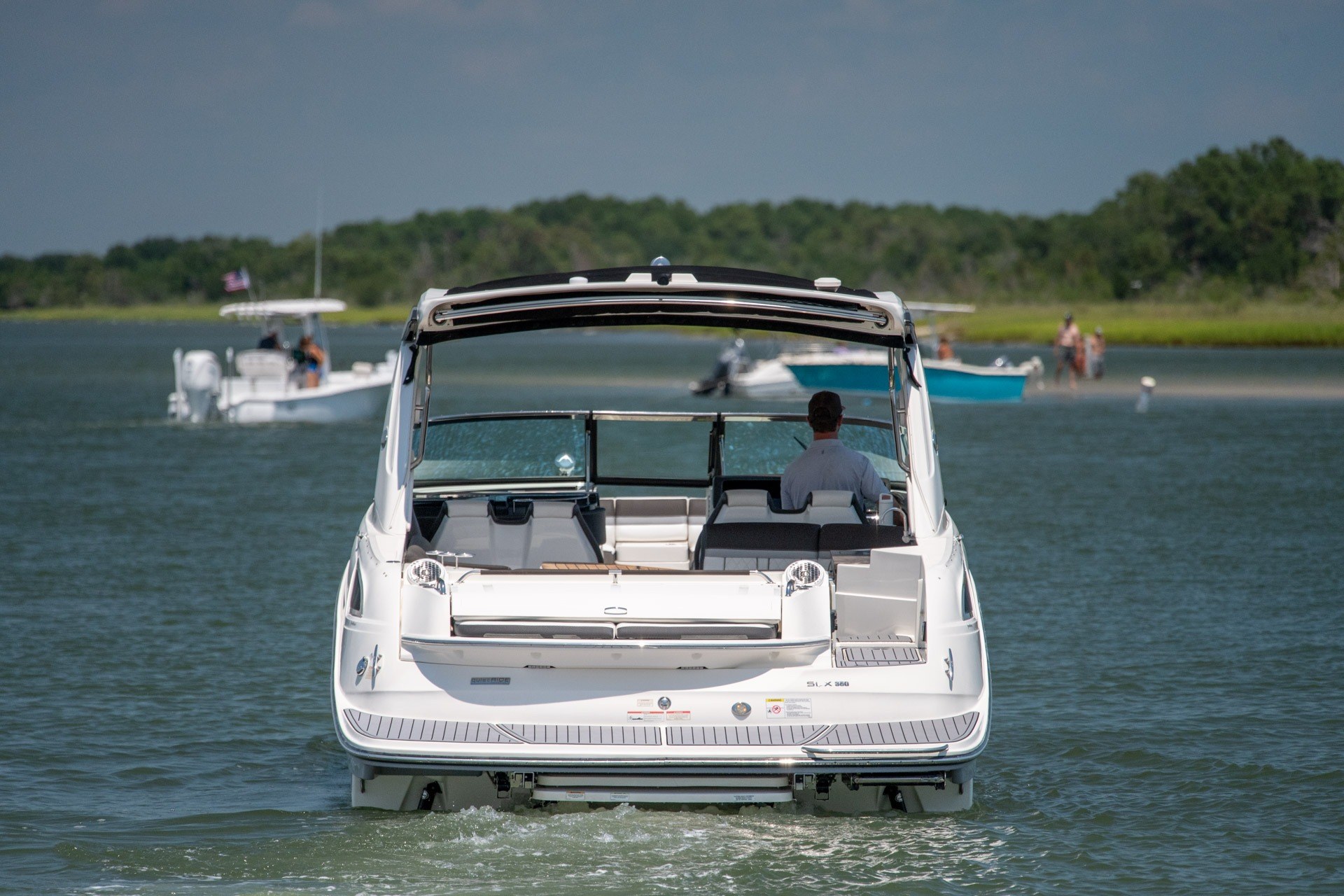 2017 Sea Ray SLX 350 - thumbnail 3