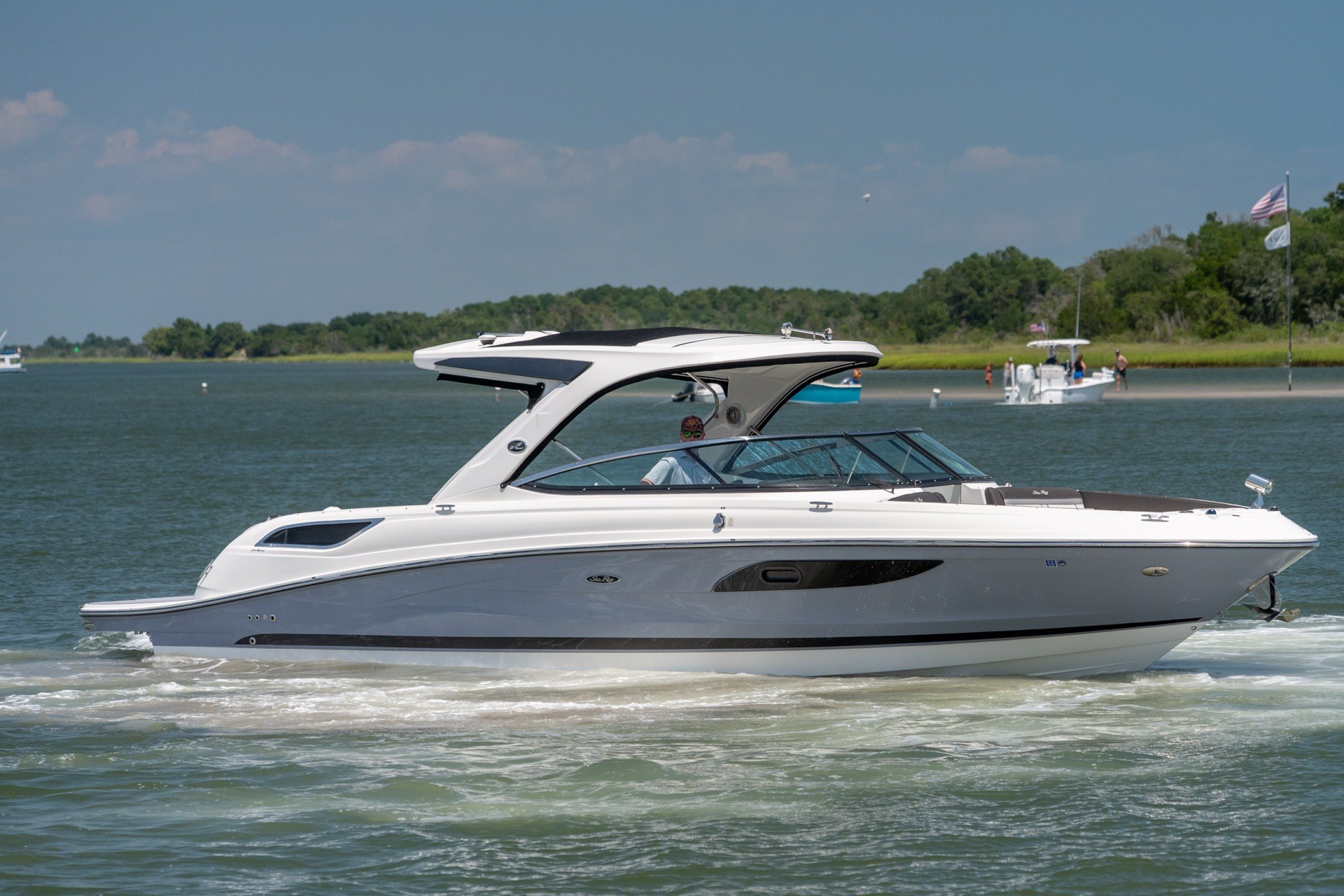 2017 Sea Ray SLX 350 - thumbnail 10