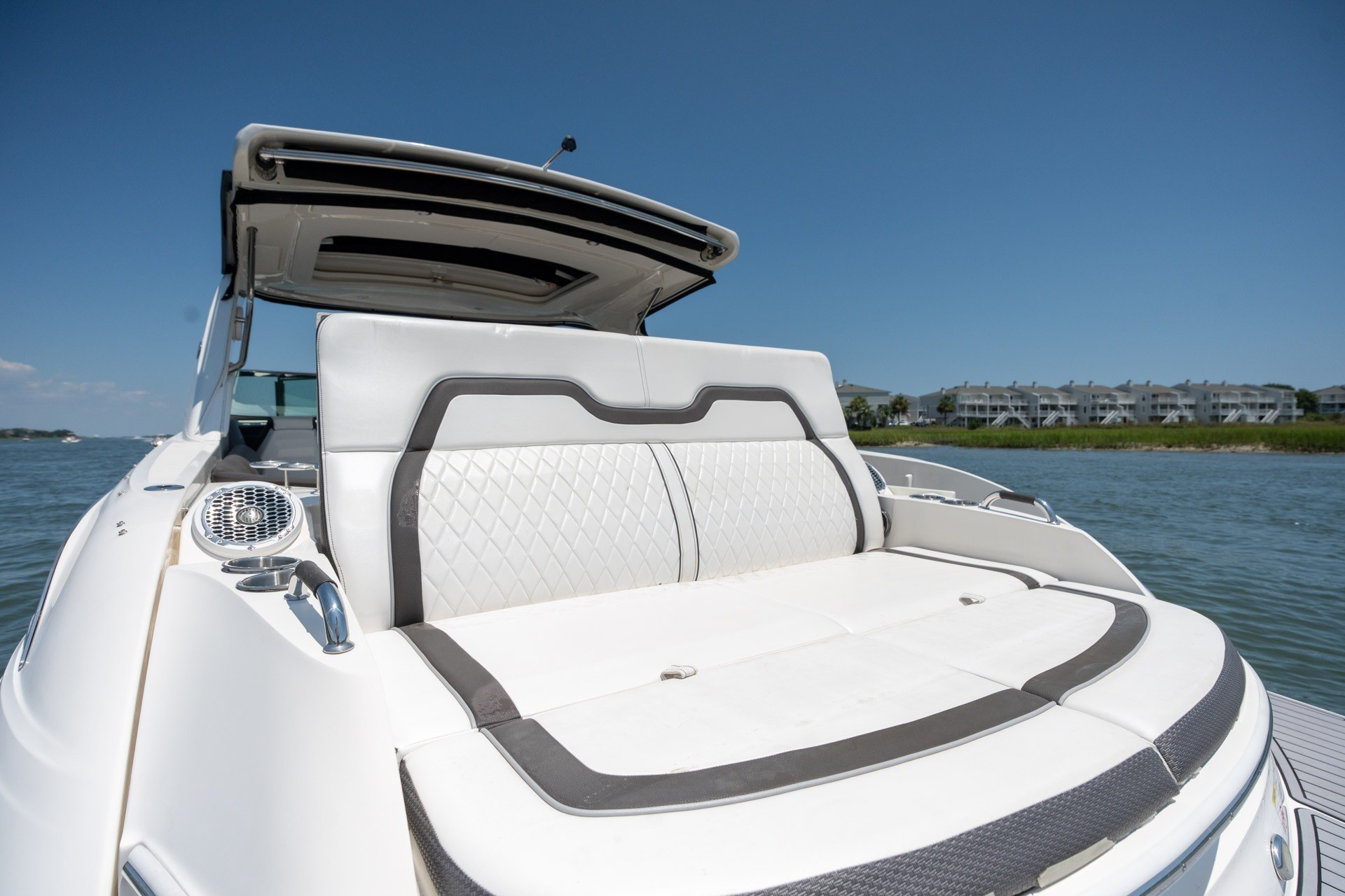 2017 Sea Ray SLX 350 - thumbnail 41