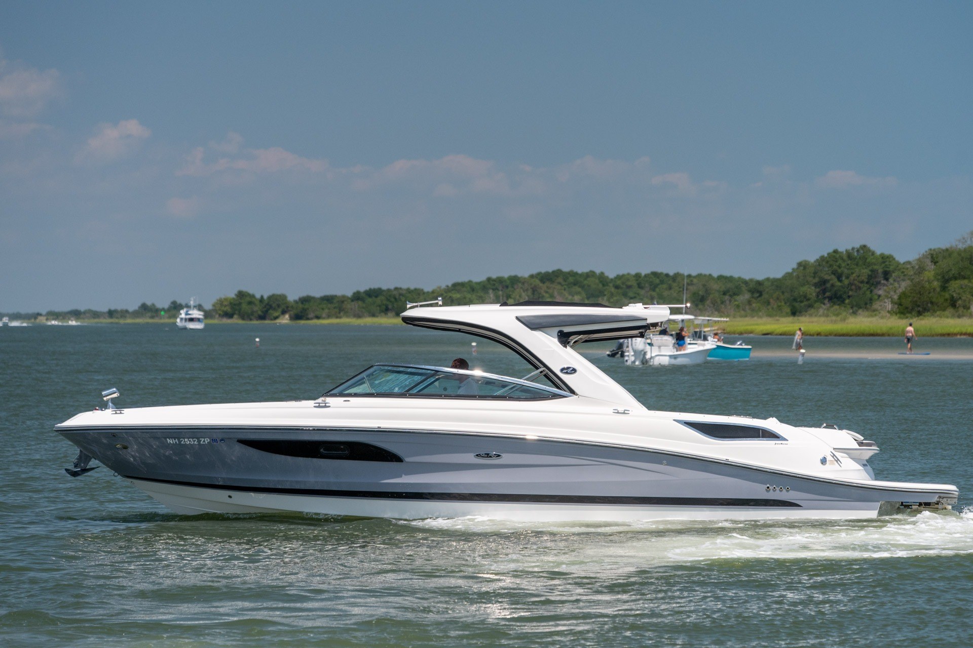 2017 Sea Ray SLX 350 - thumbnail 5