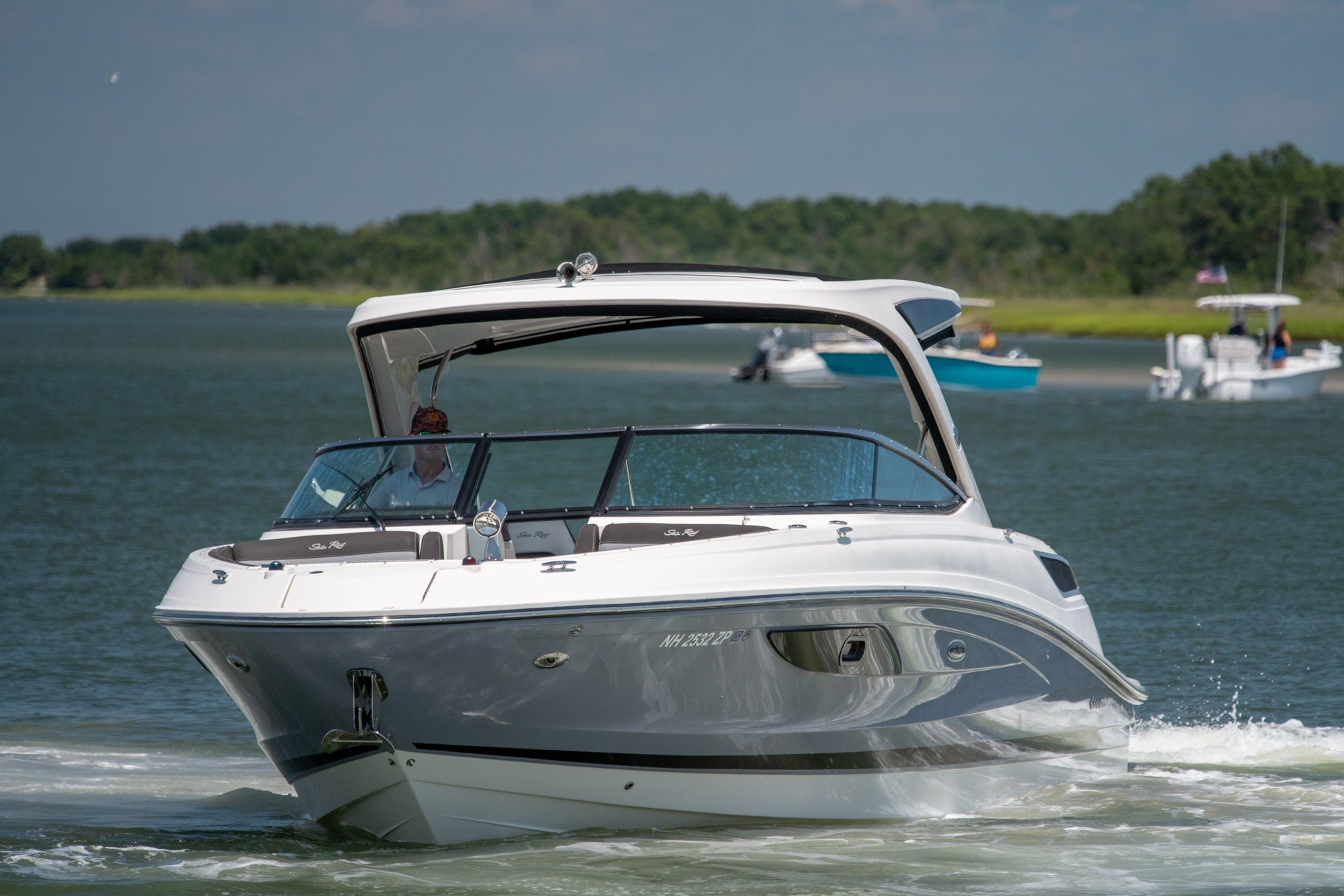 2017 Sea Ray SLX 350 - thumbnail 7