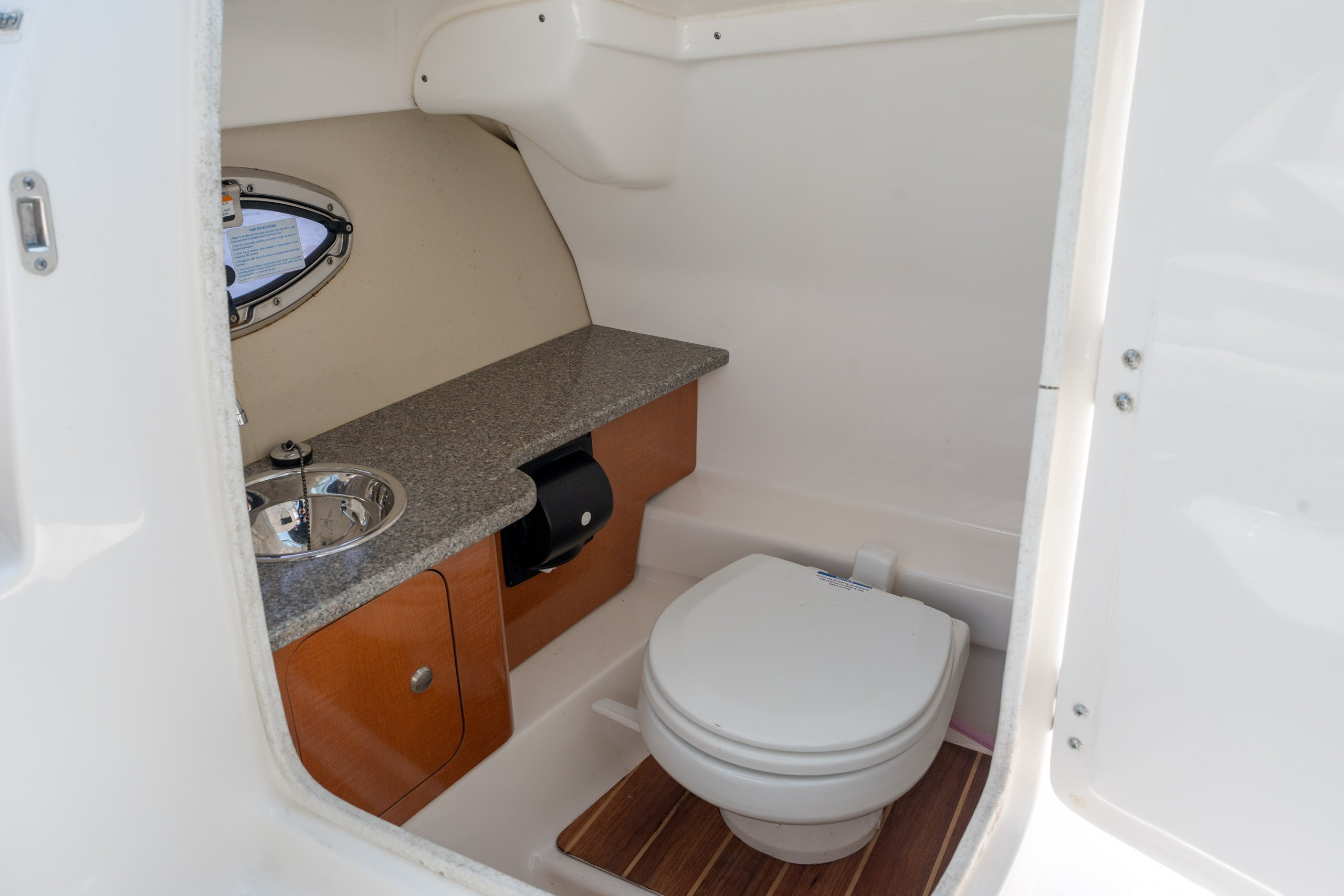 2012 Chaparral 264 Sunesta - thumbnail 23