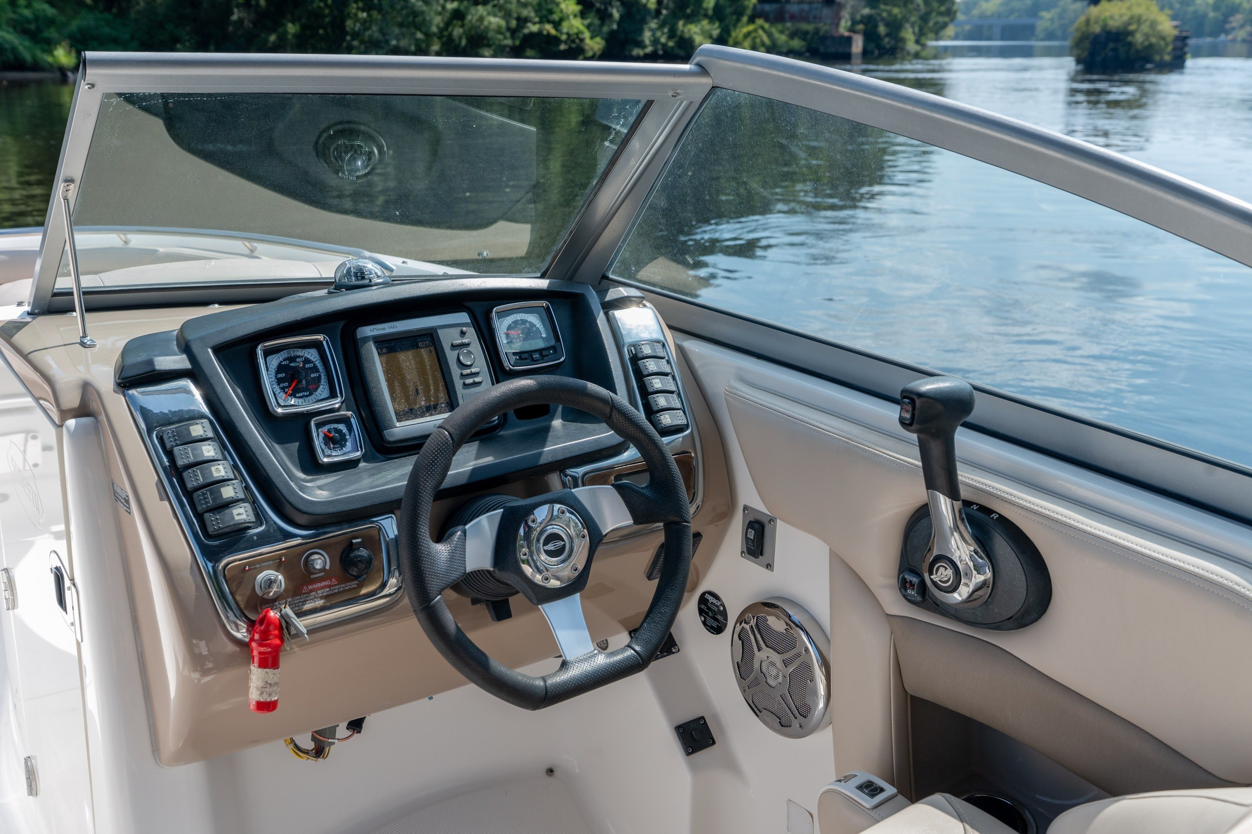 2012 Chaparral 264 Sunesta - thumbnail 18