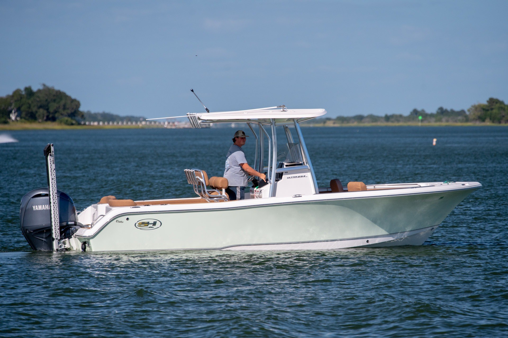 2024 Sea Hunt Ultra 234 - thumbnail 2