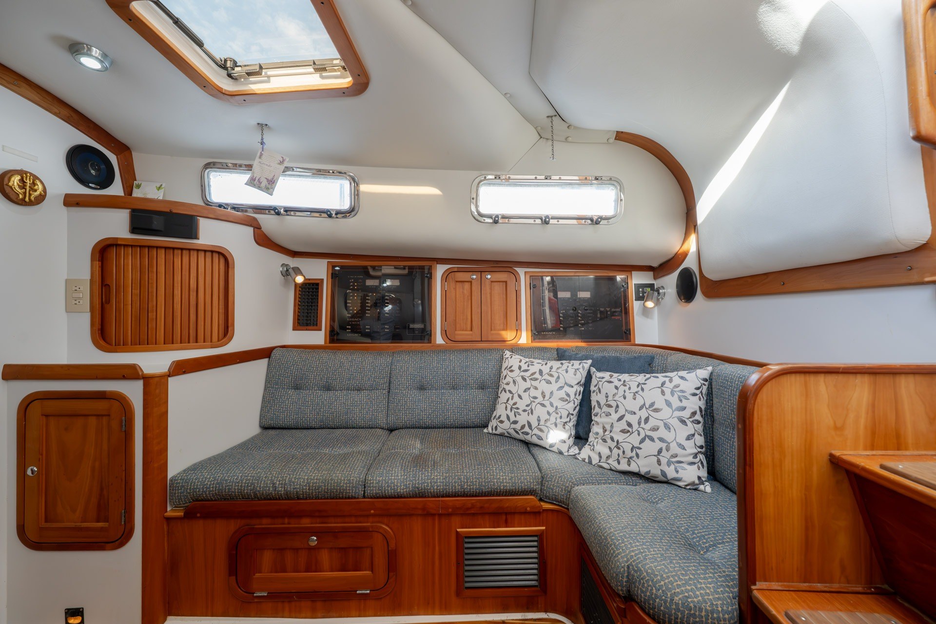 2004 Legacy Yachts 34 Express - thumbnail 38