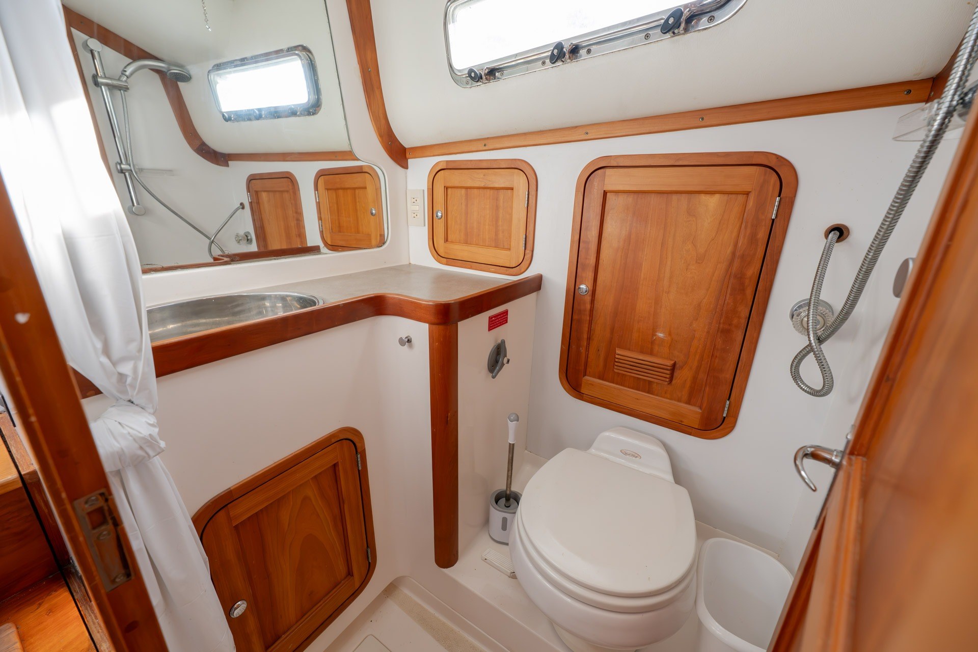 2004 Legacy Yachts 34 Express - thumbnail 36