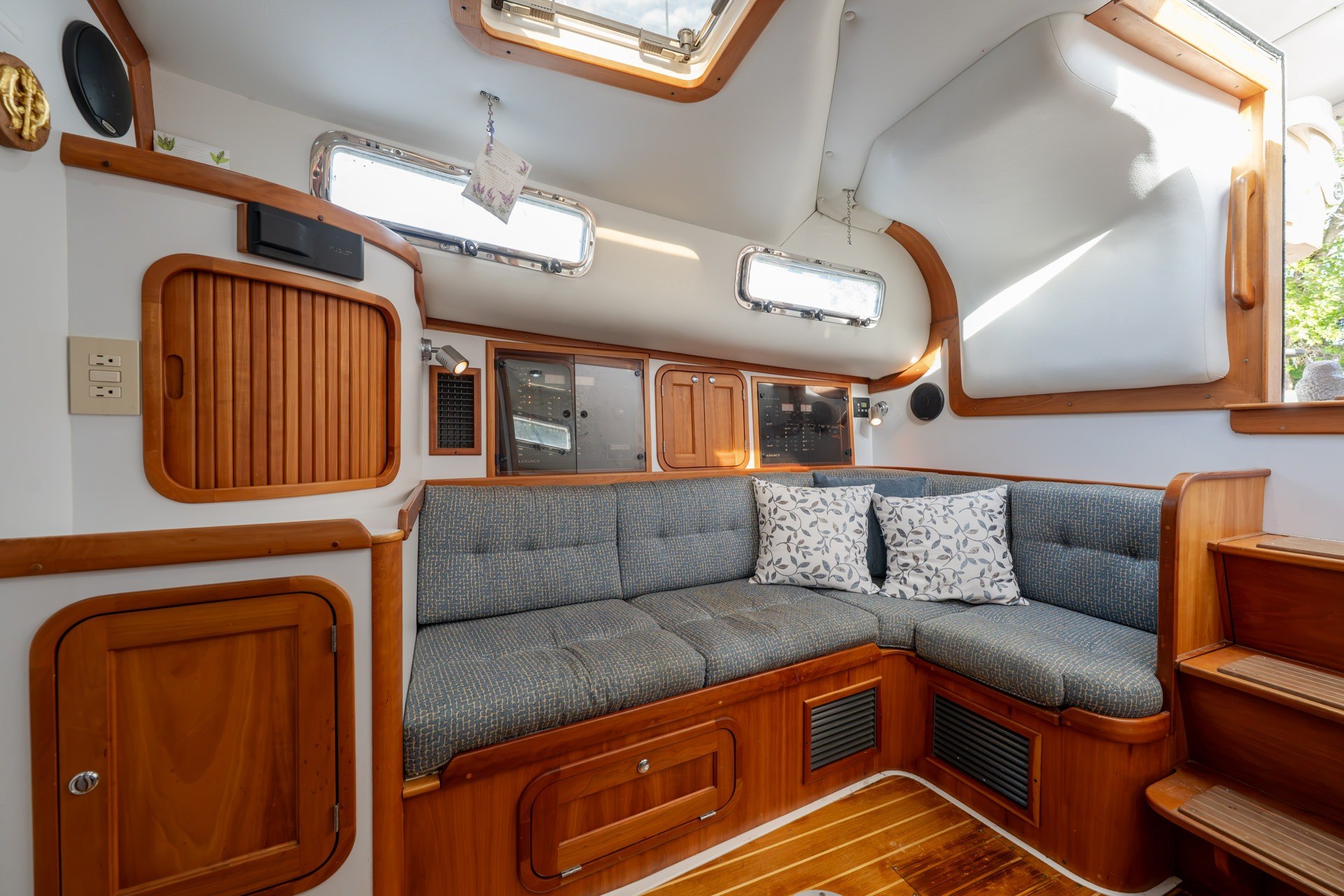 2004 Legacy Yachts 34 Express - thumbnail 37