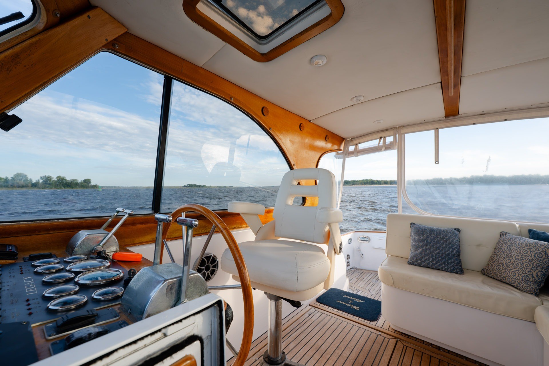 2004 Legacy Yachts 34 Express - thumbnail 25