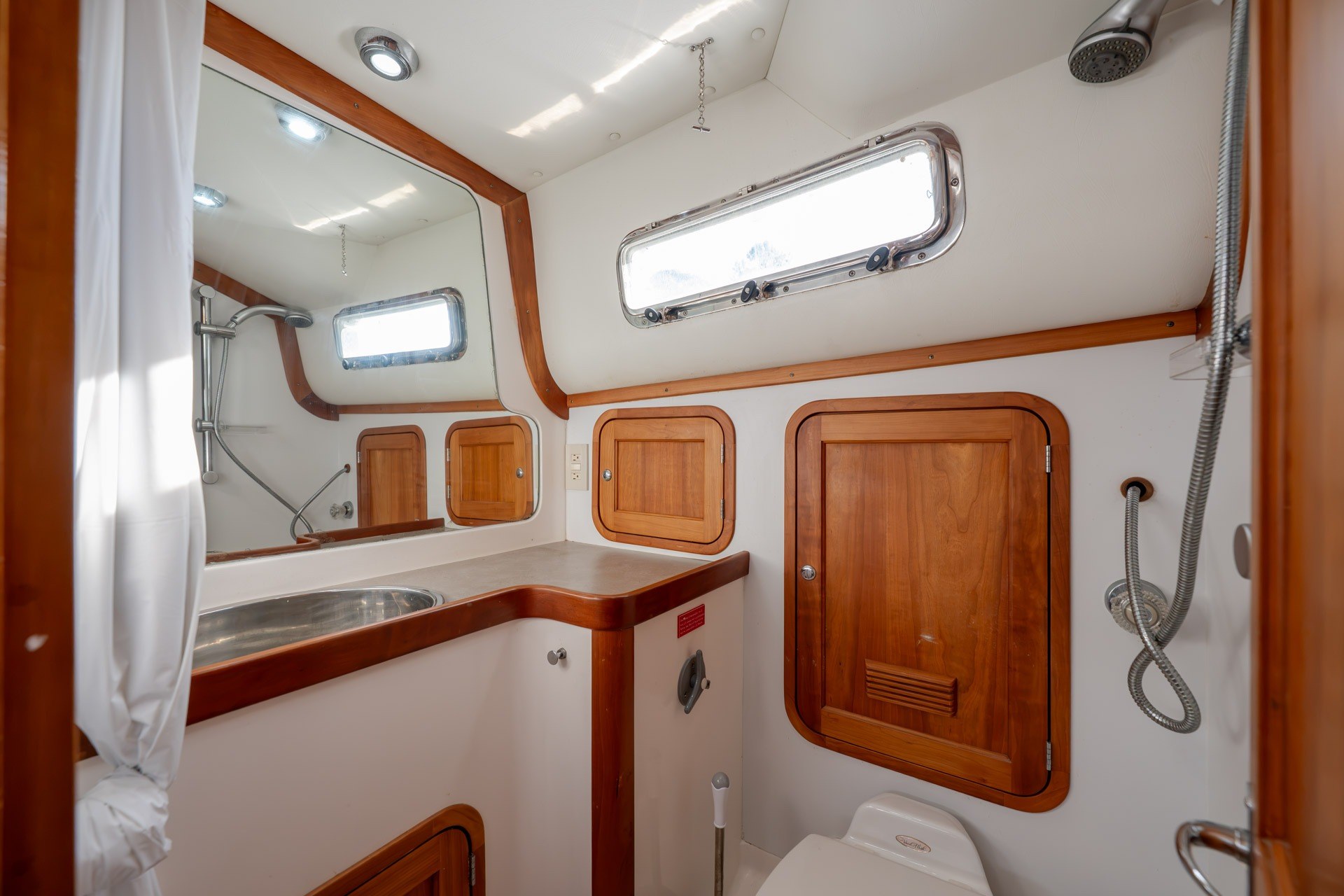 2004 Legacy Yachts 34 Express - thumbnail 35