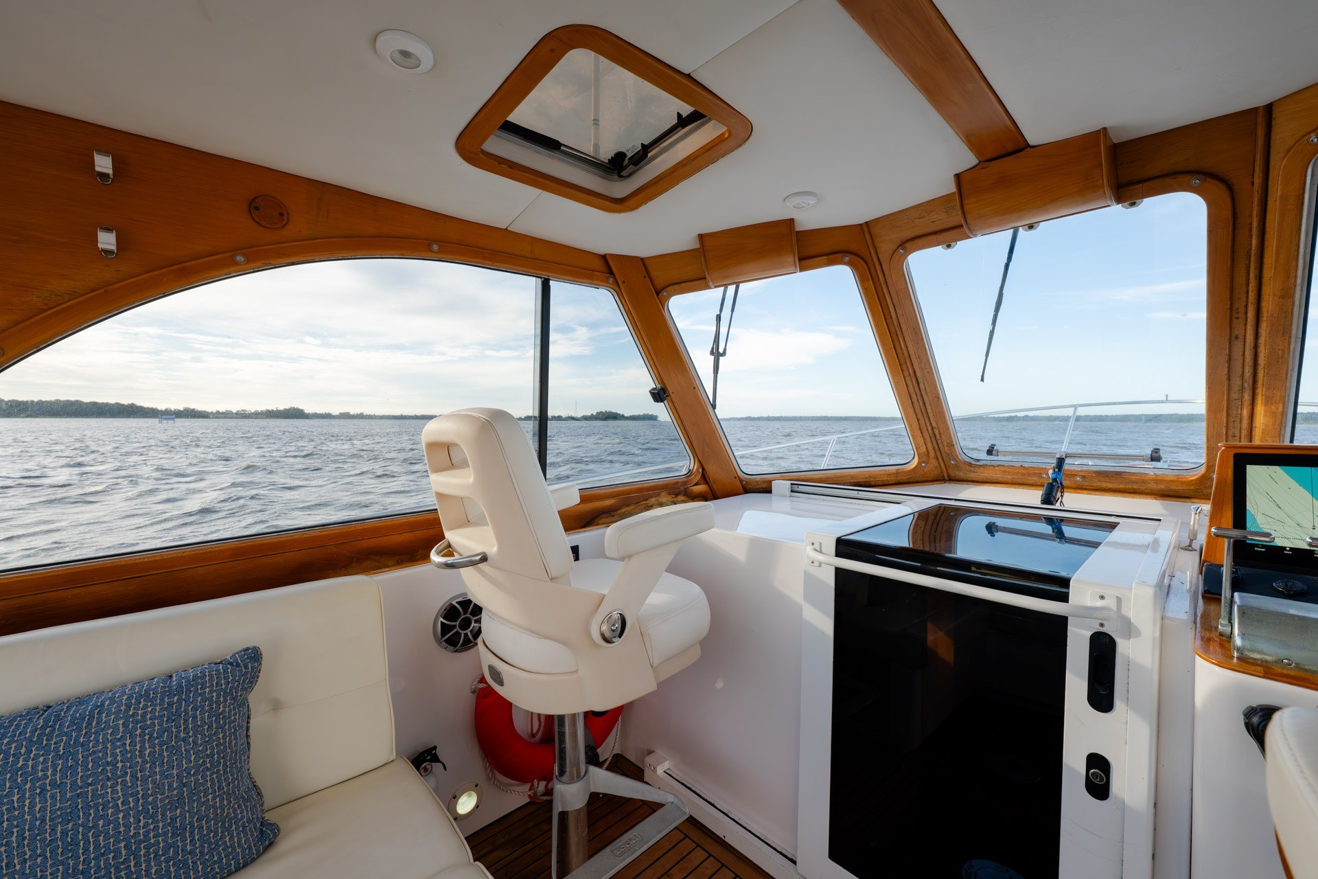 2004 Legacy Yachts 34 Express - thumbnail 21