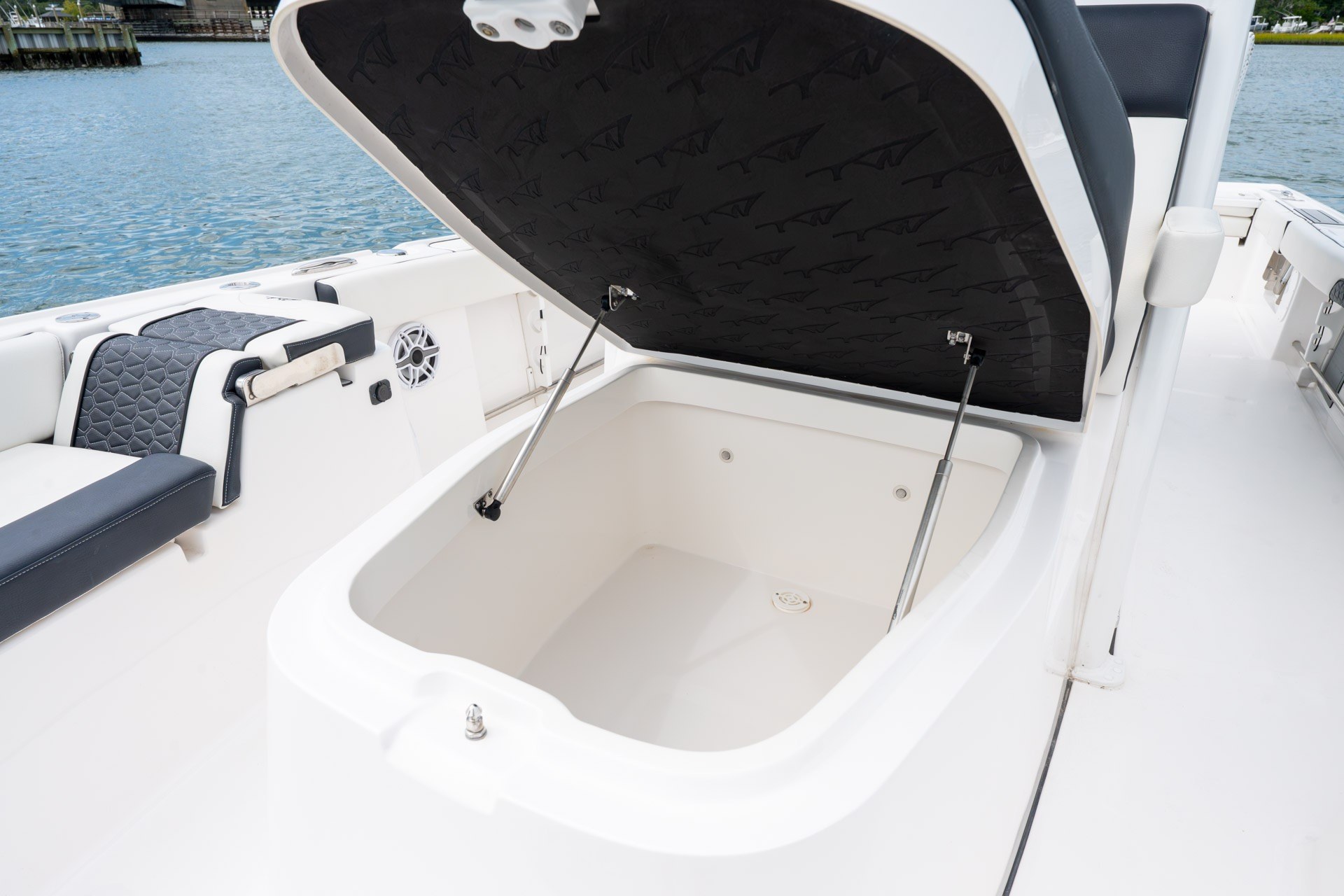 2025 Tidewater 3100 Carolina Bay - thumbnail 37