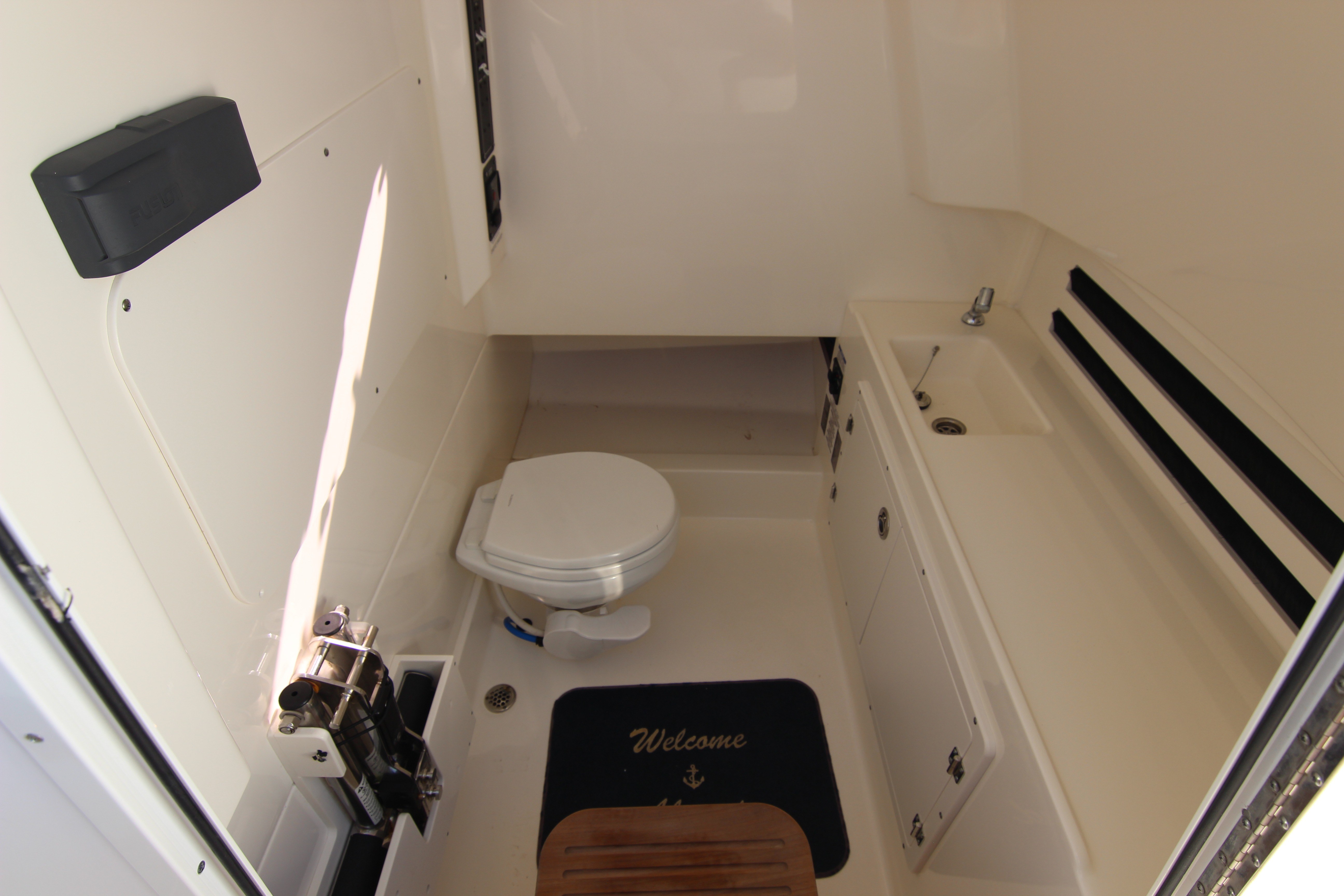 2021 Boston Whaler 330 Outrage - thumbnail 42