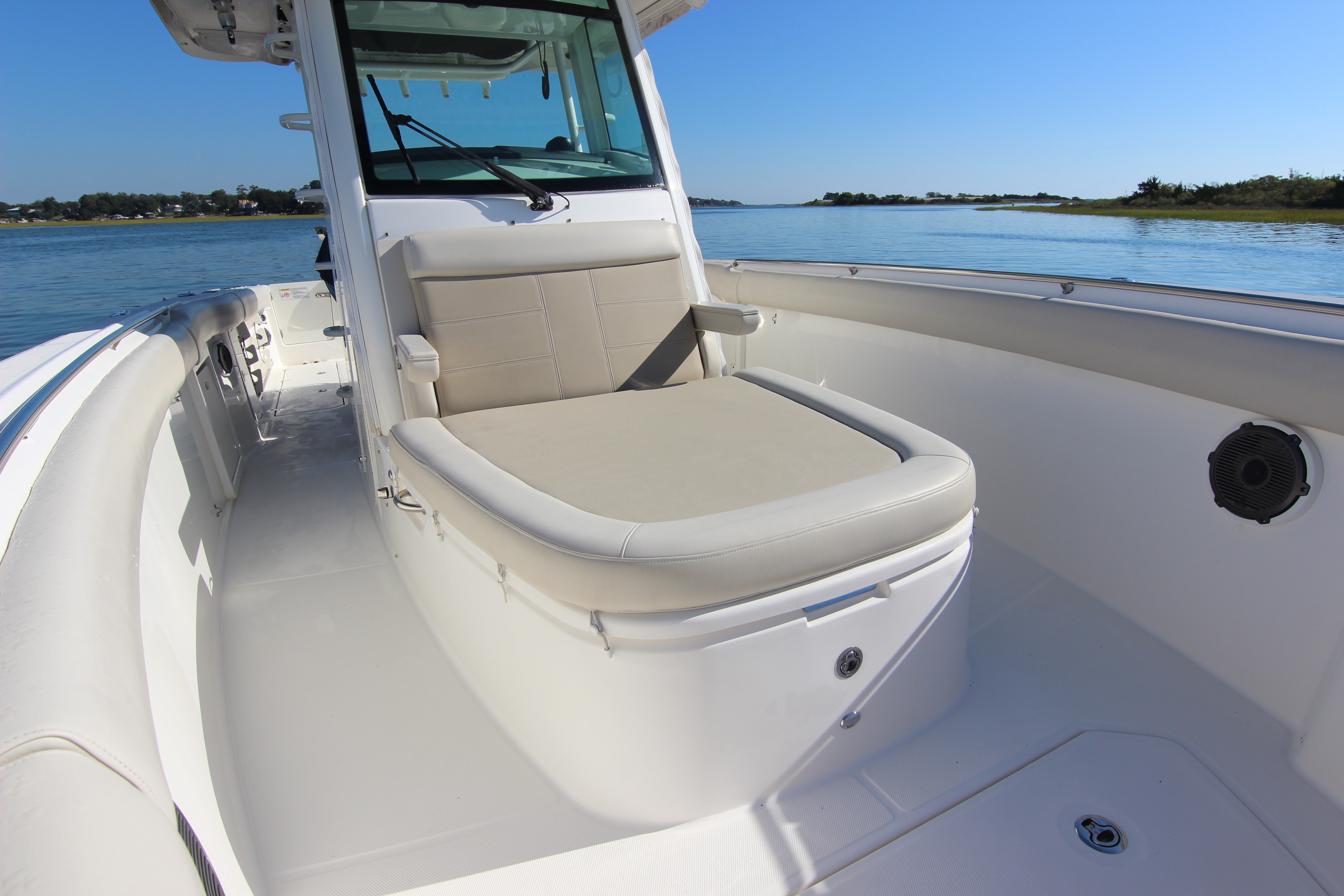 2021 Boston Whaler 330 Outrage - thumbnail 20