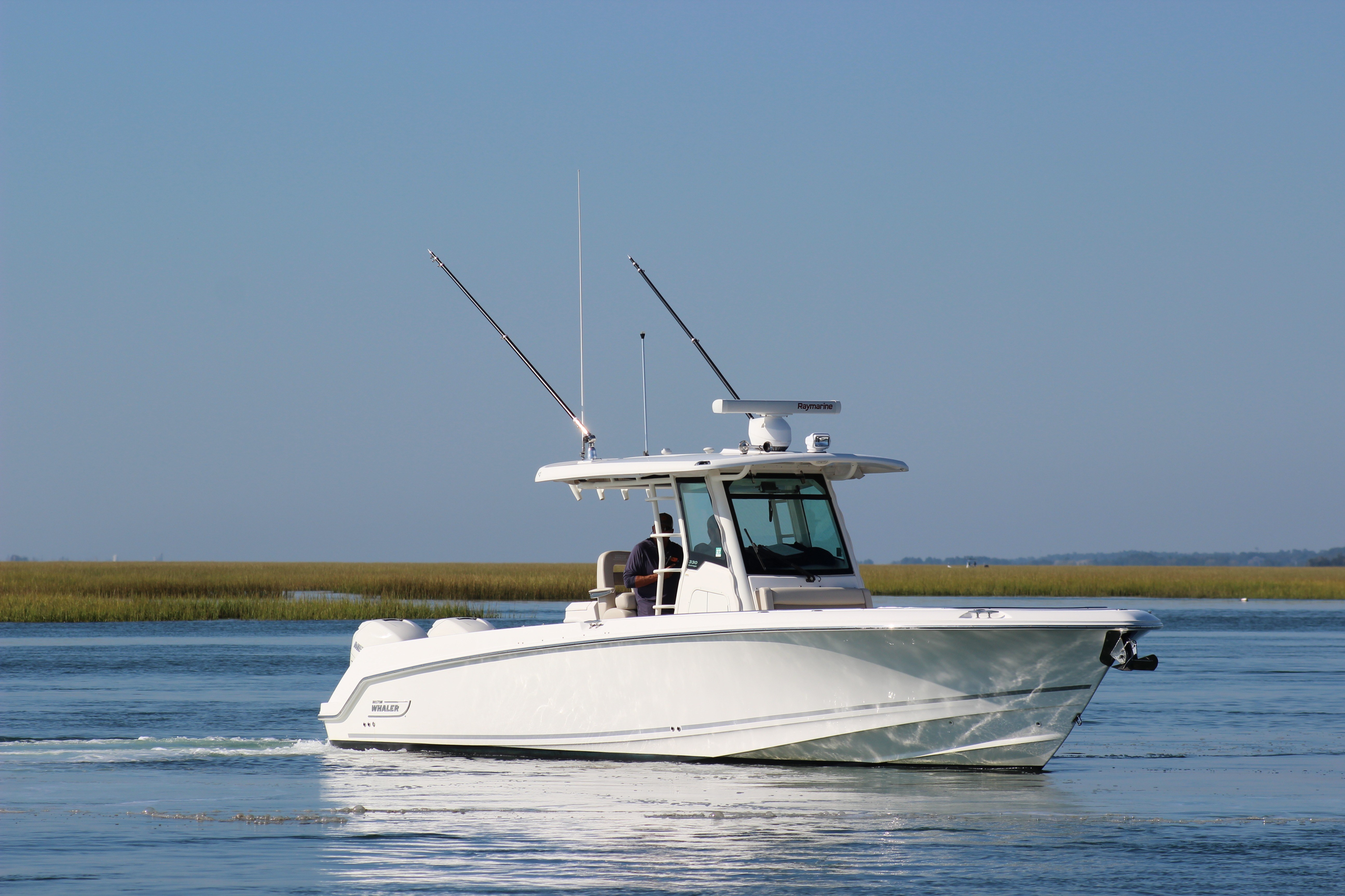 2021 Boston Whaler 330 Outrage - thumbnail 10