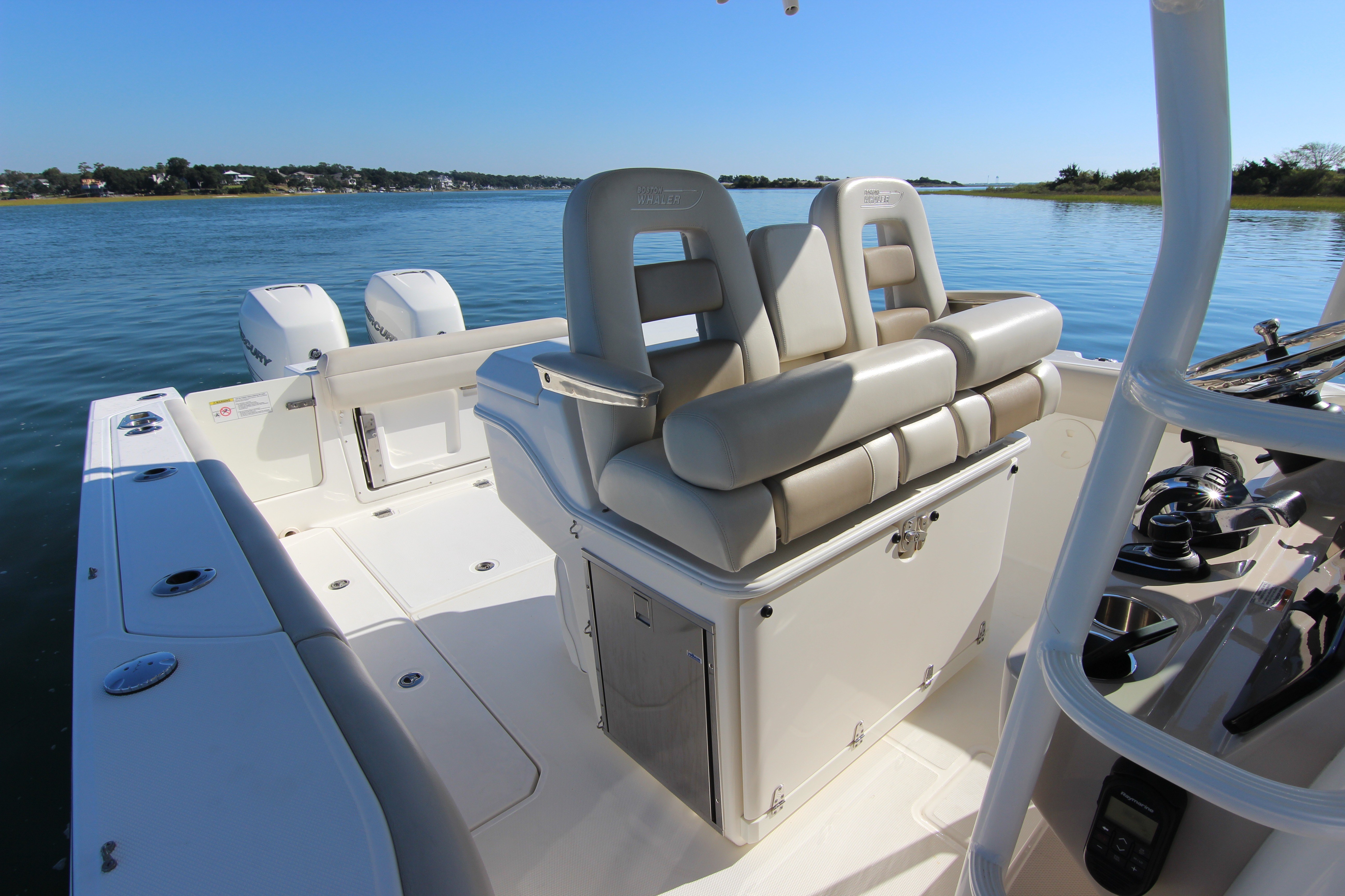 2021 Boston Whaler 330 Outrage - thumbnail 25