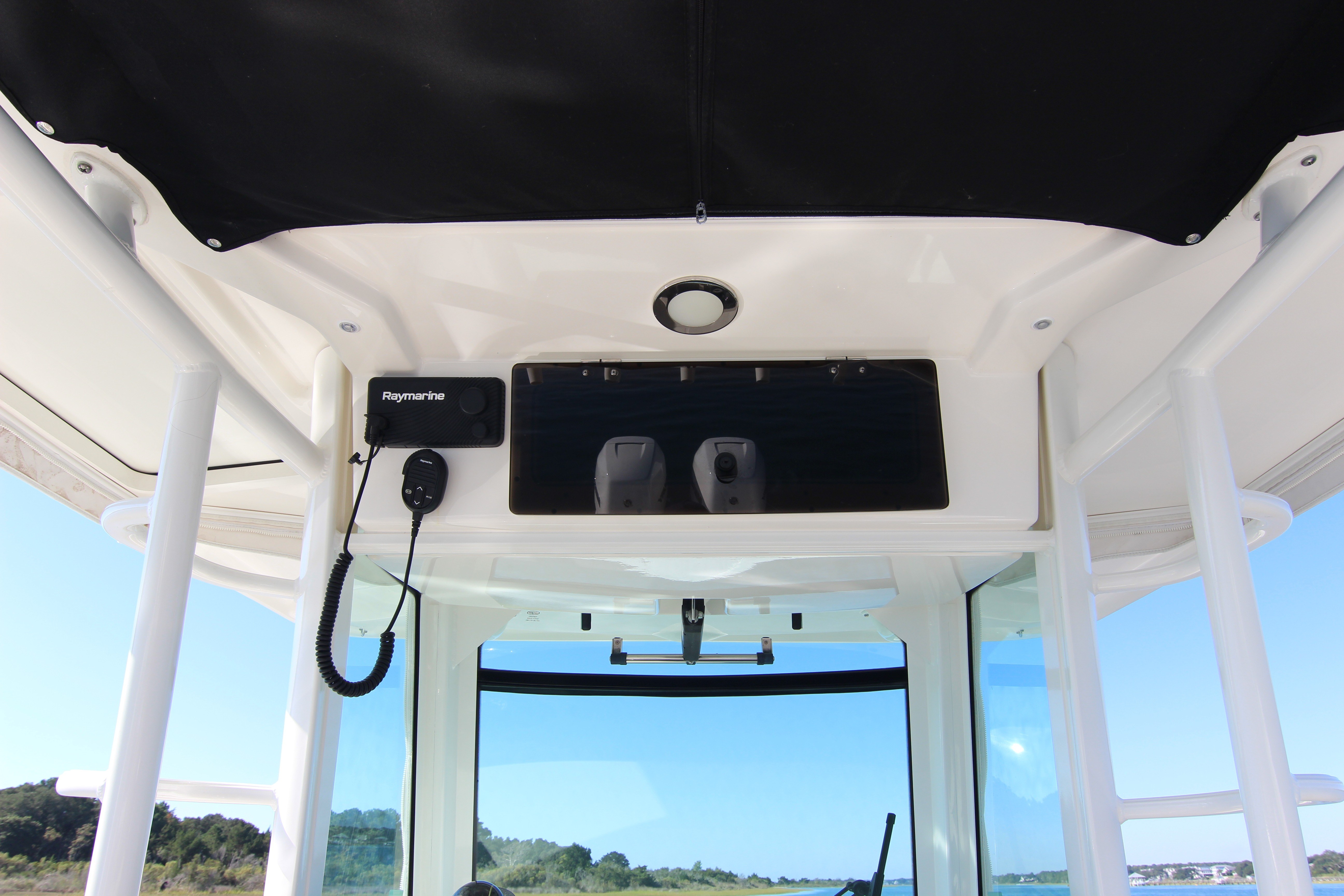 2021 Boston Whaler 330 Outrage - thumbnail 37