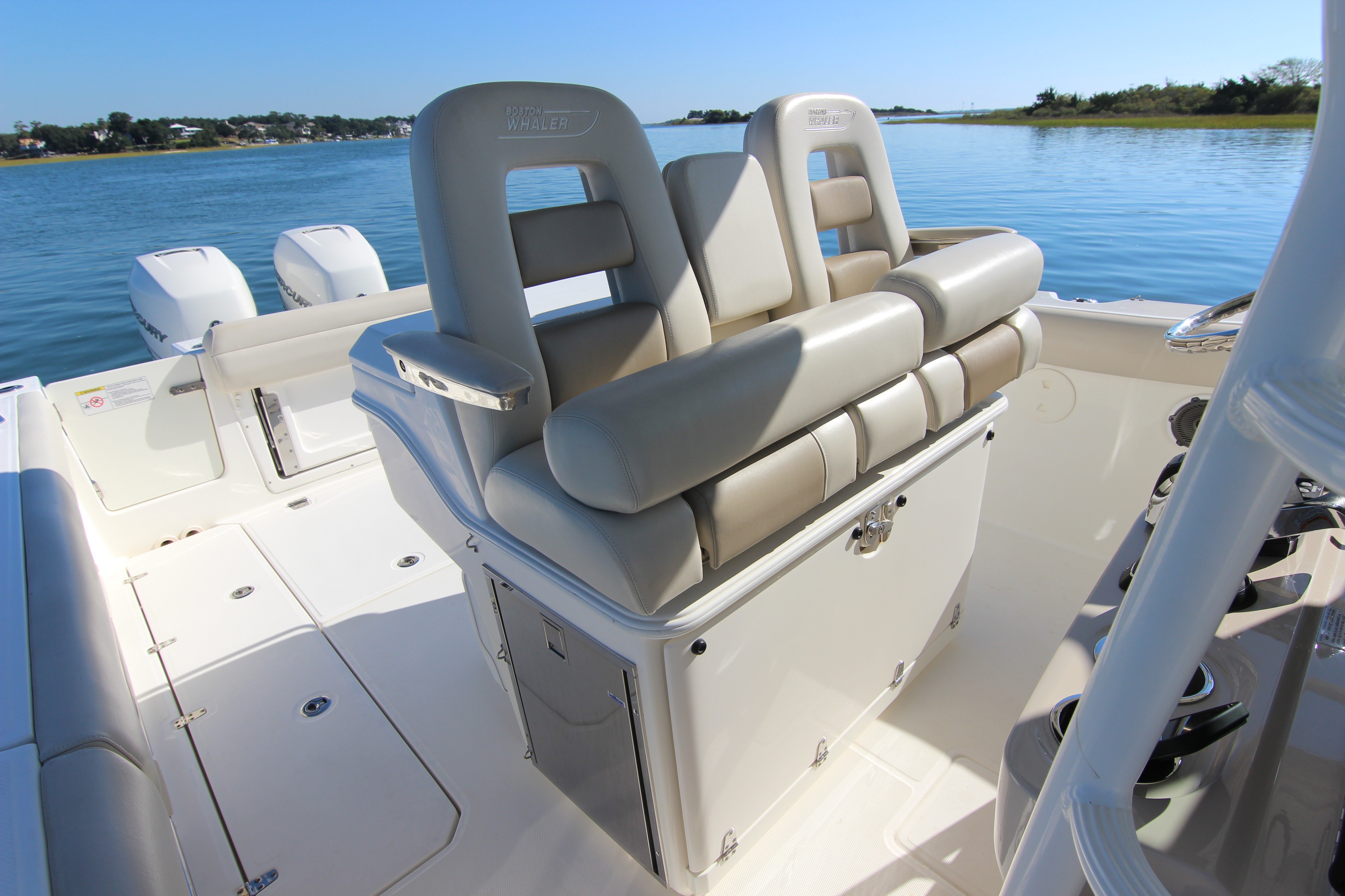 2021 Boston Whaler 330 Outrage - thumbnail 26