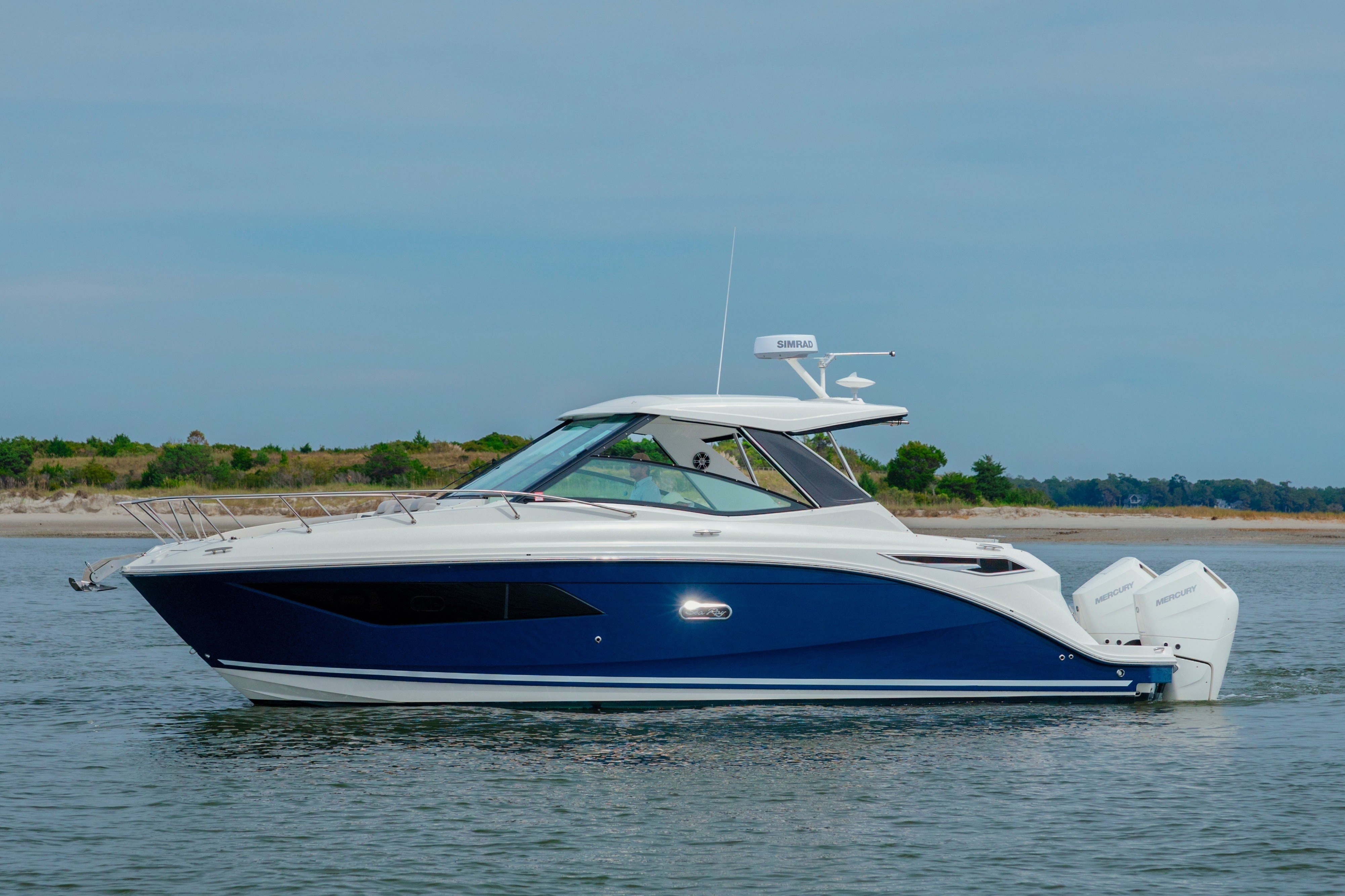 2025 Sea Ray Sundancer 320 Outboard - thumbnail 4