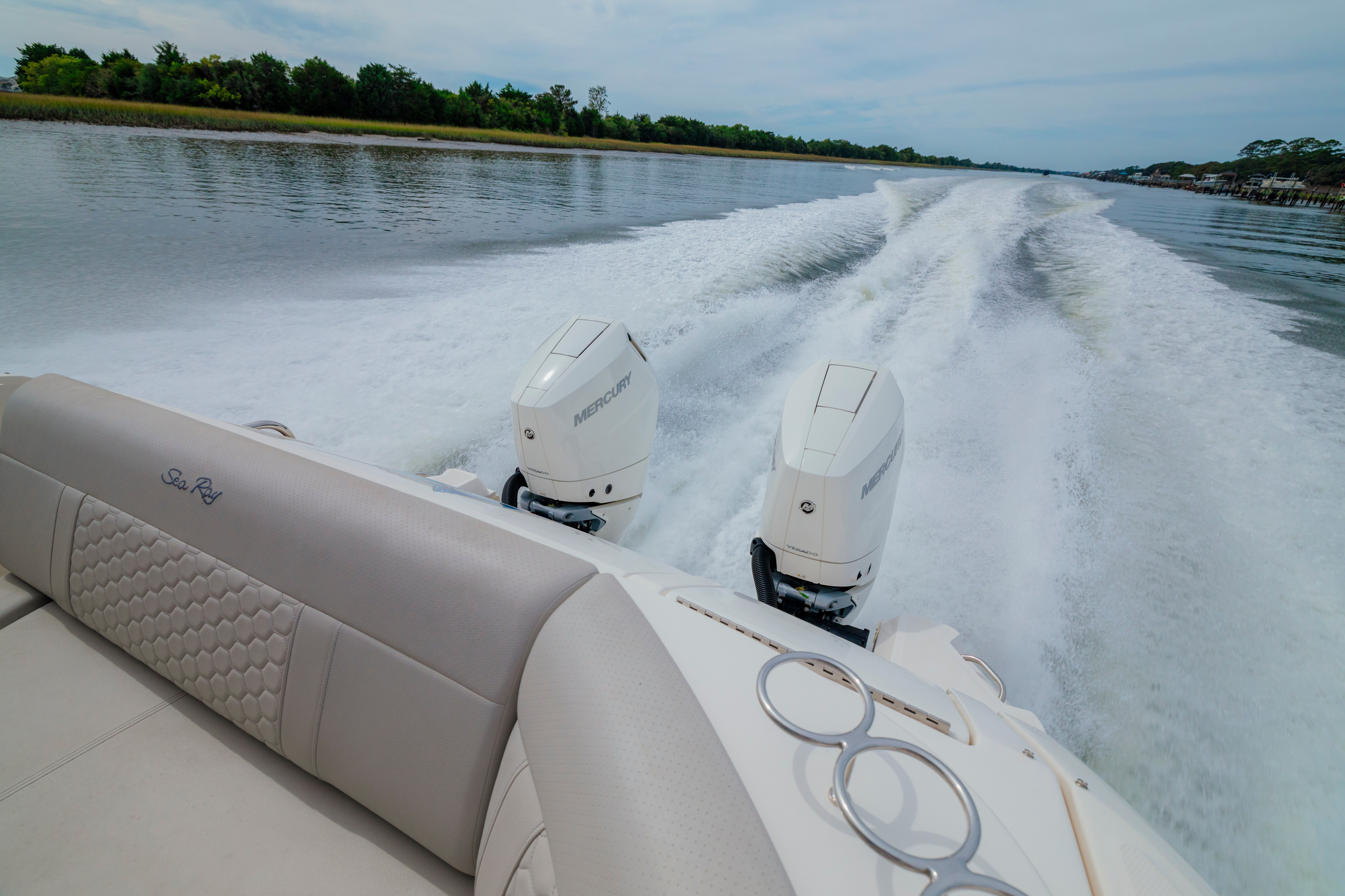 2025 Sea Ray Sundancer 320 Outboard - thumbnail 13