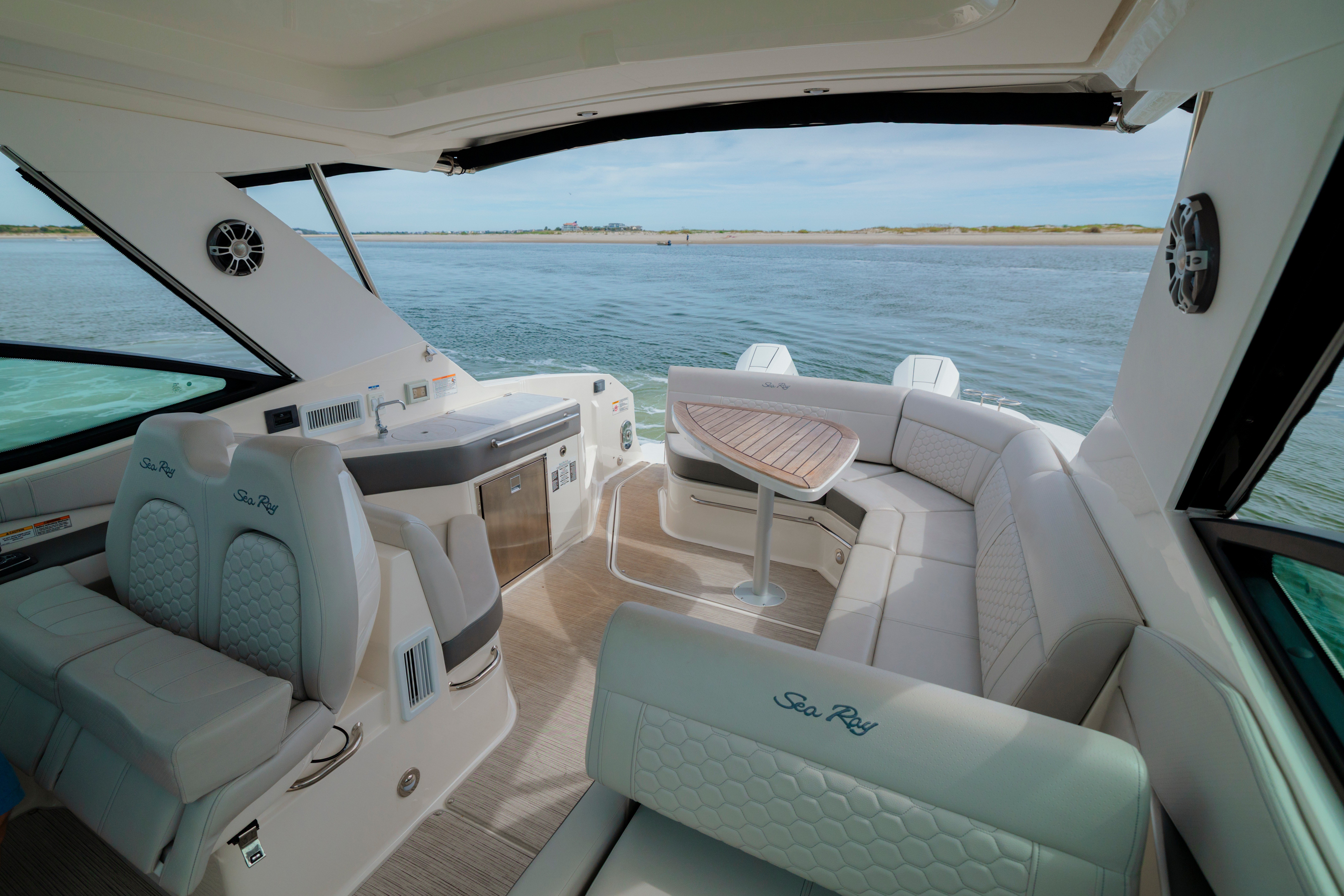 2025 Sea Ray Sundancer 320 Outboard - thumbnail 22