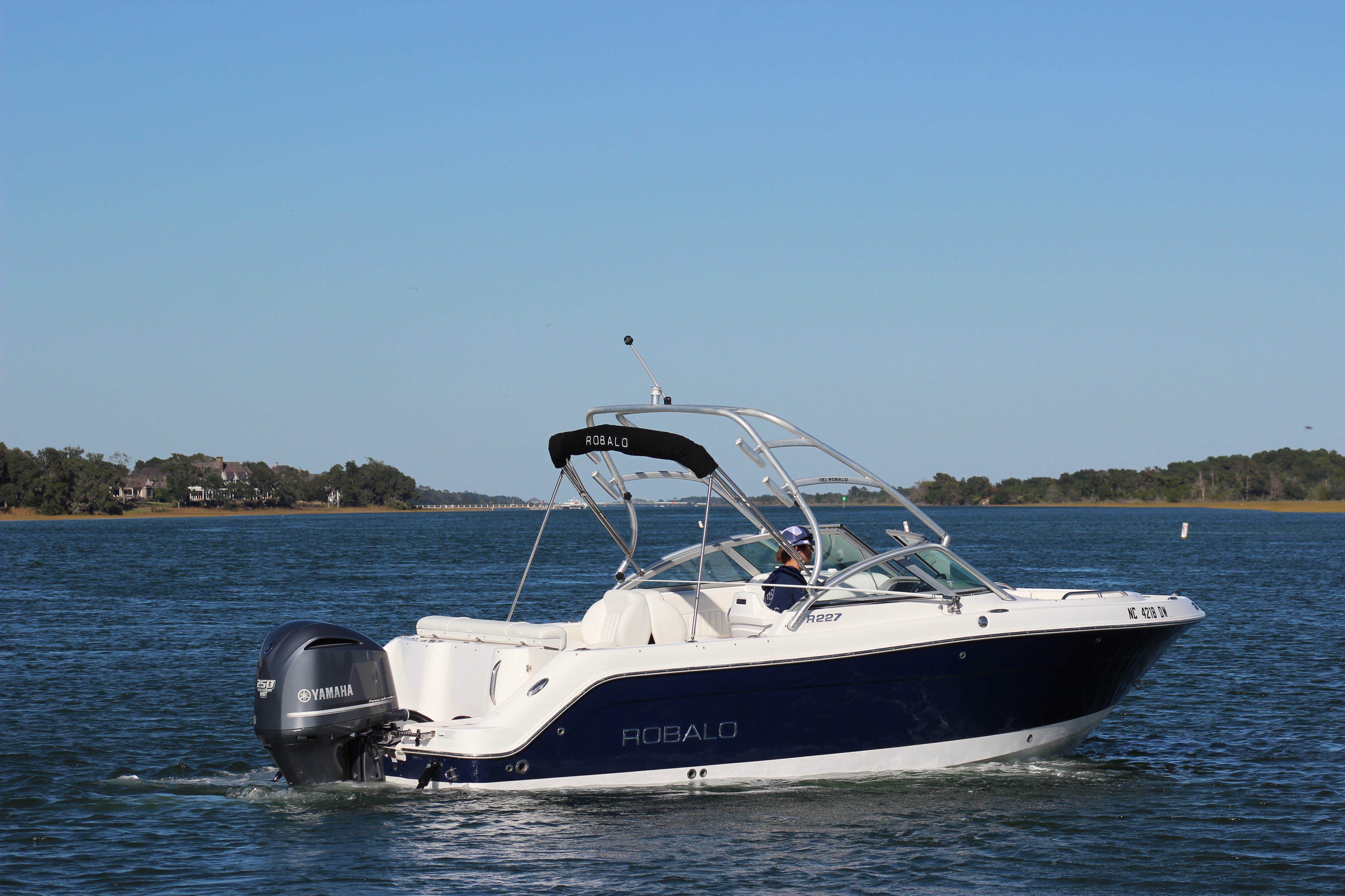 2012 Robalo R227 Dual Console - thumbnail 5