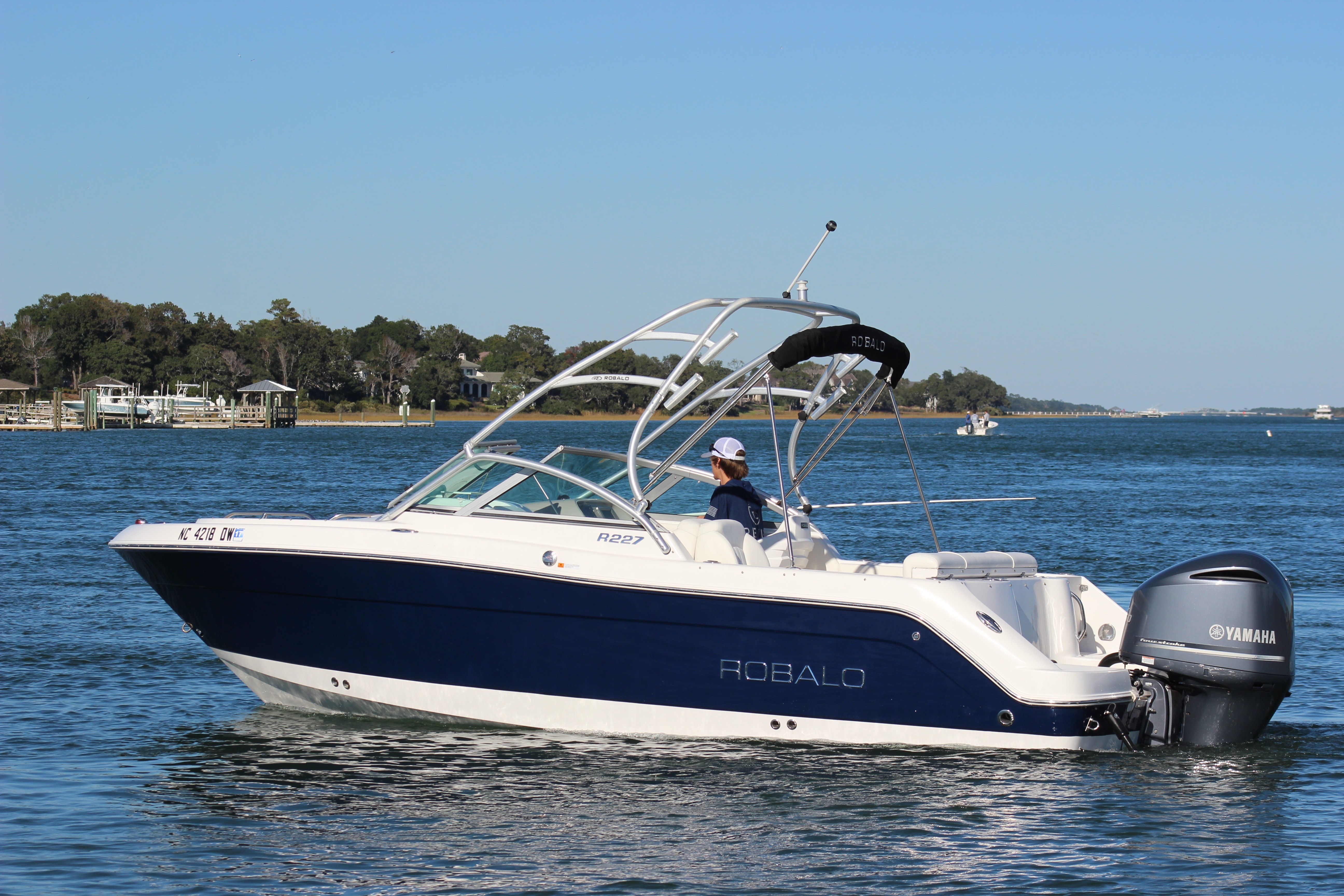 2012 Robalo R227 Dual Console - thumbnail 2
