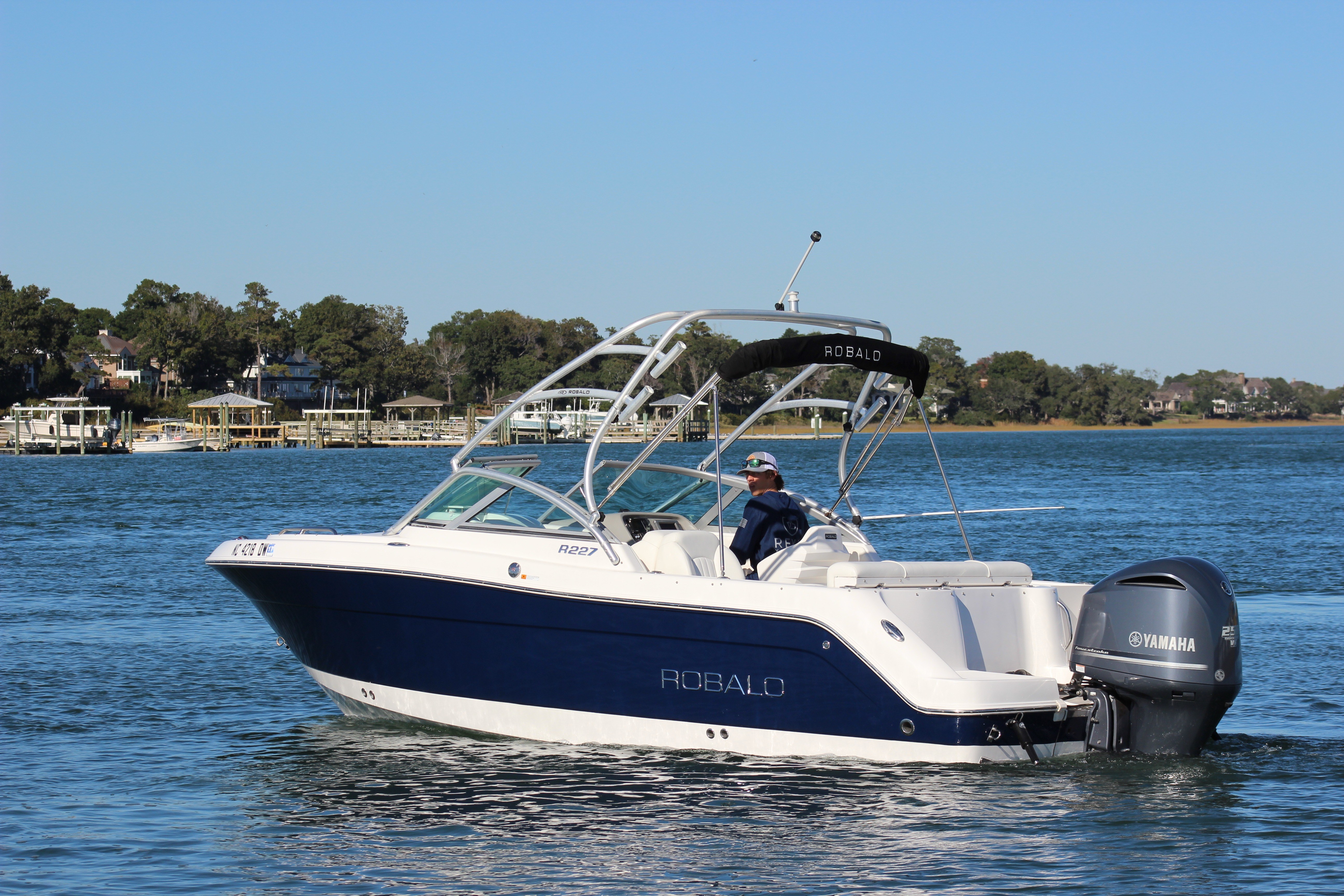 2012 Robalo R227 Dual Console - thumbnail 3