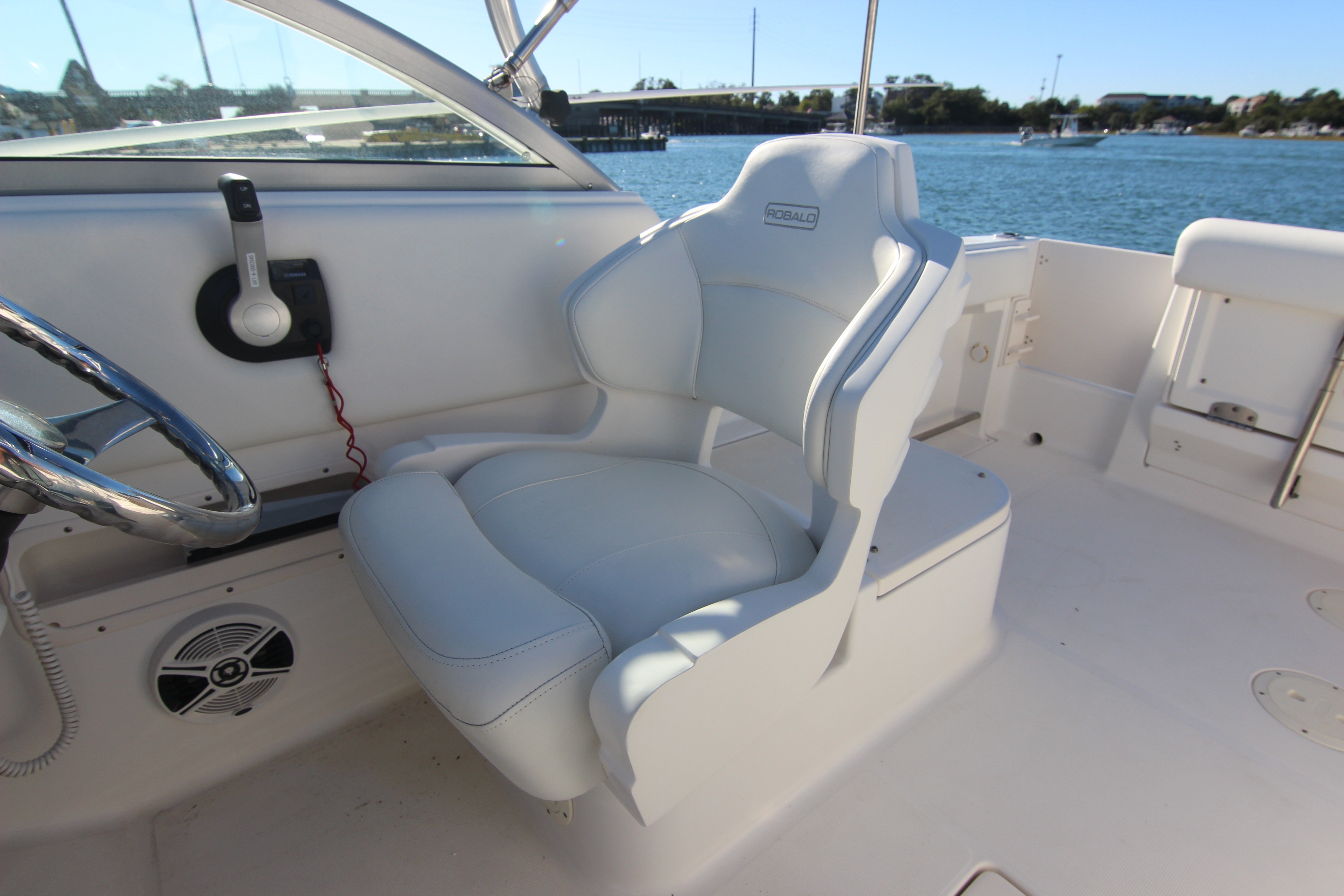 2012 Robalo R227 Dual Console - thumbnail 17