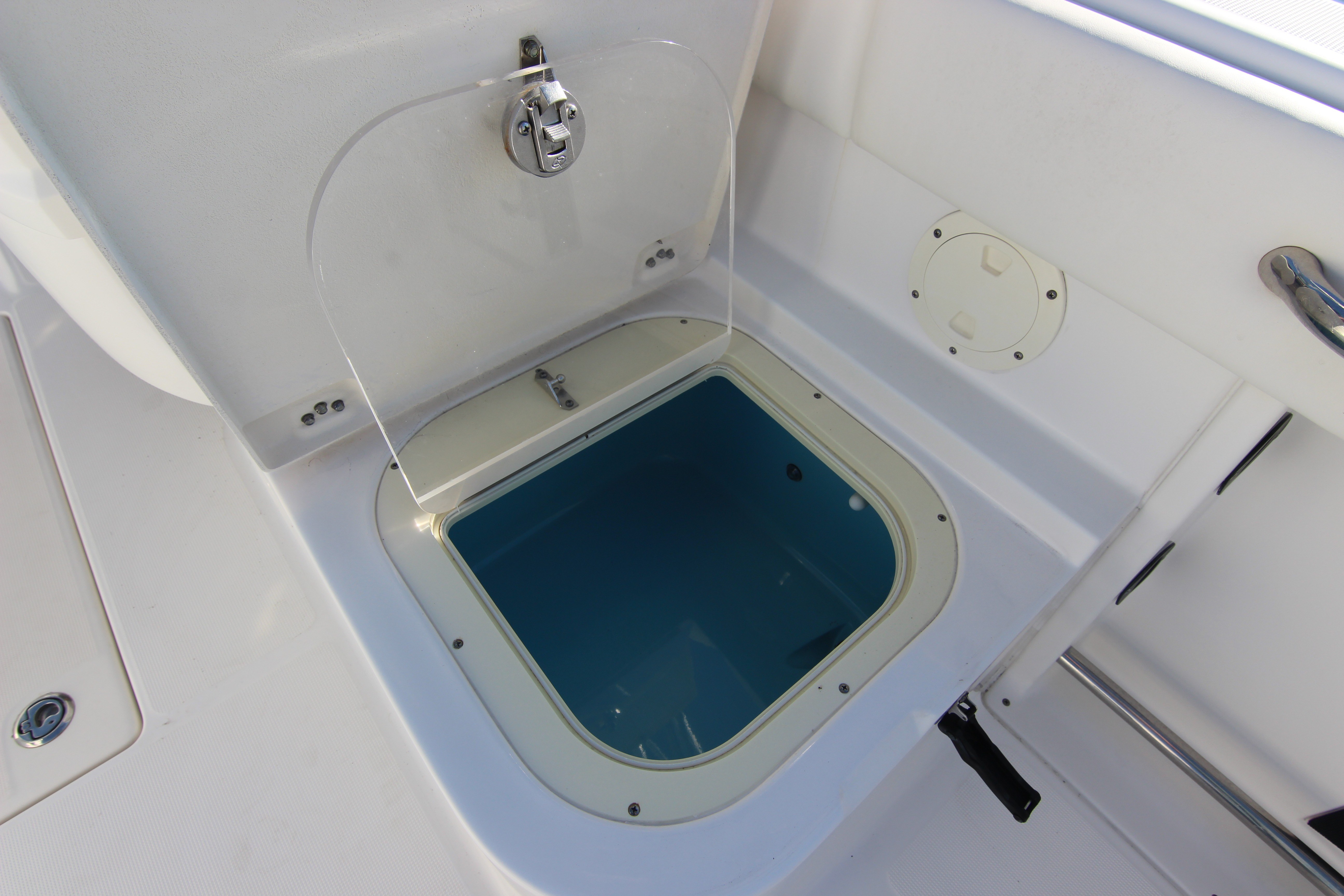2012 Robalo R227 Dual Console - thumbnail 26
