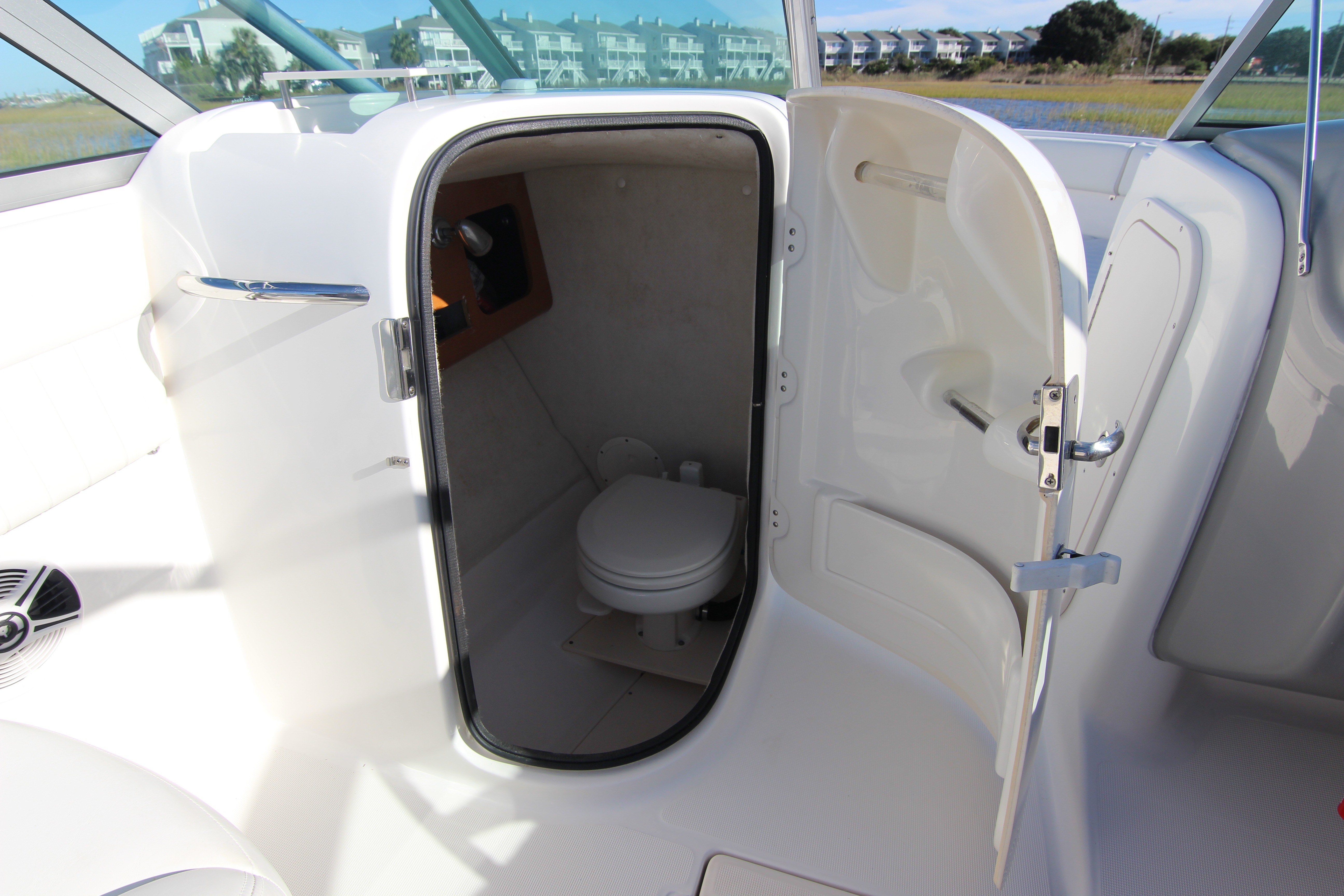 2012 Robalo R227 Dual Console - thumbnail 21