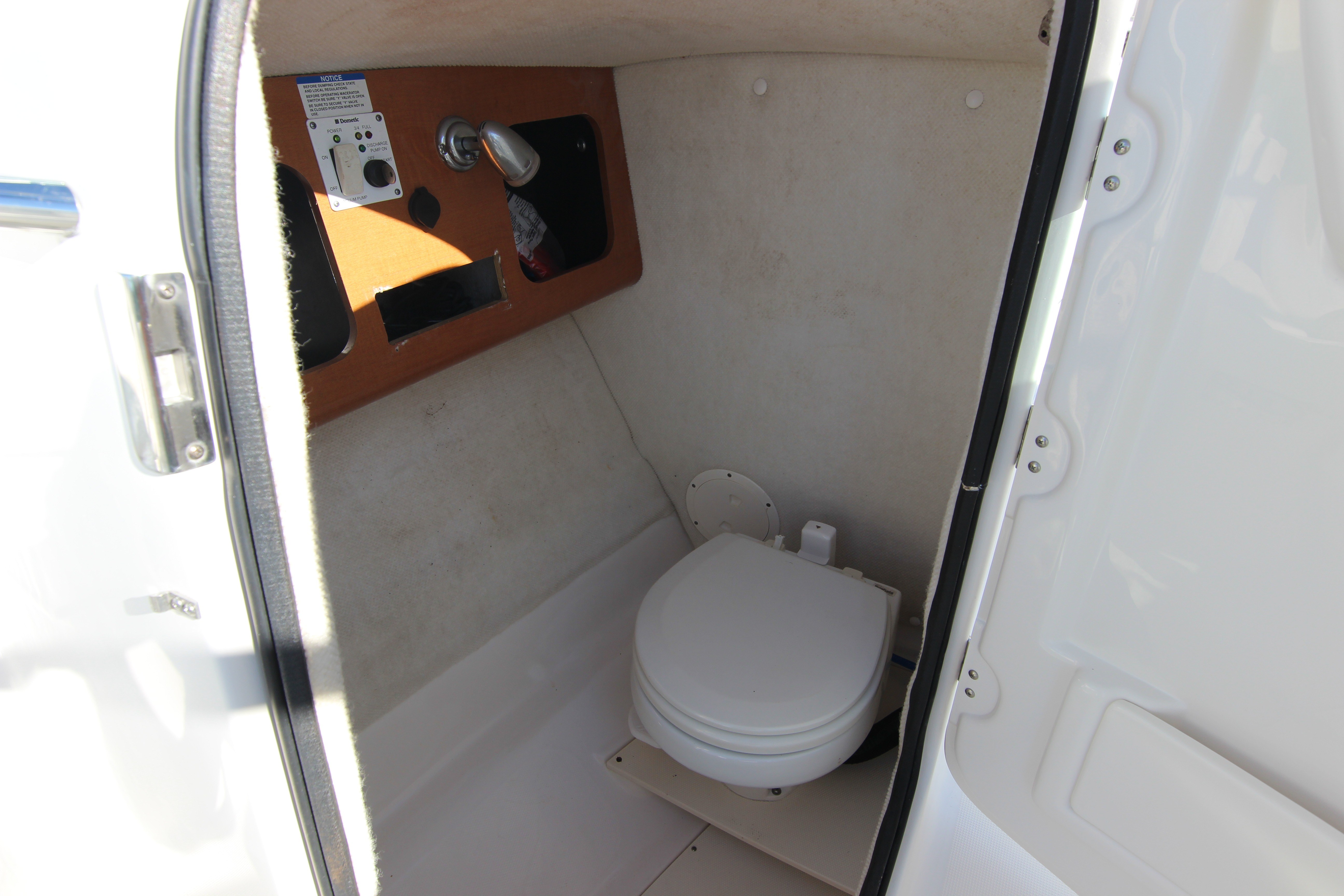 2012 Robalo R227 Dual Console - thumbnail 22