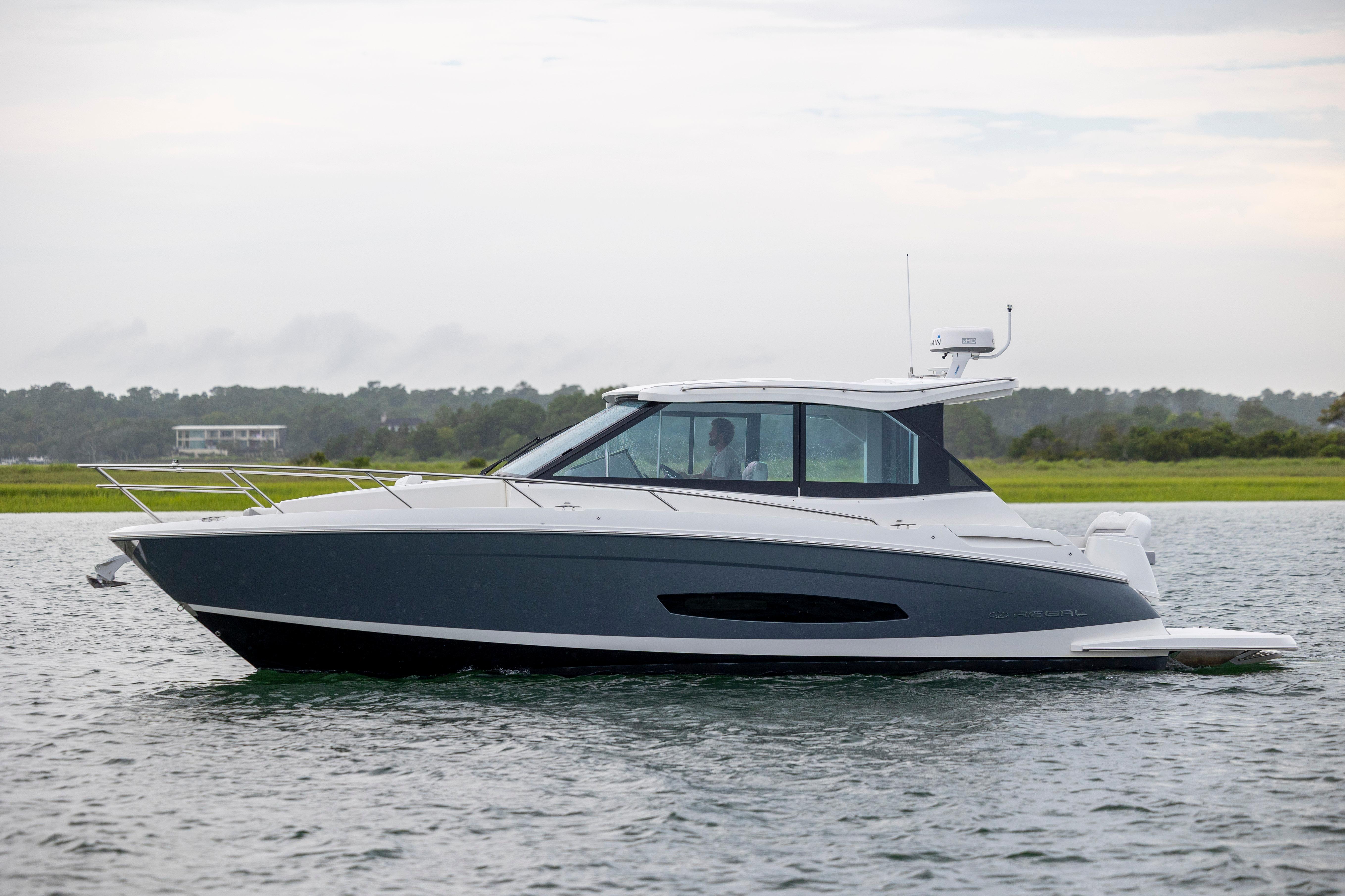 2022 Regal 36 Grande Coupe - thumbnail 6