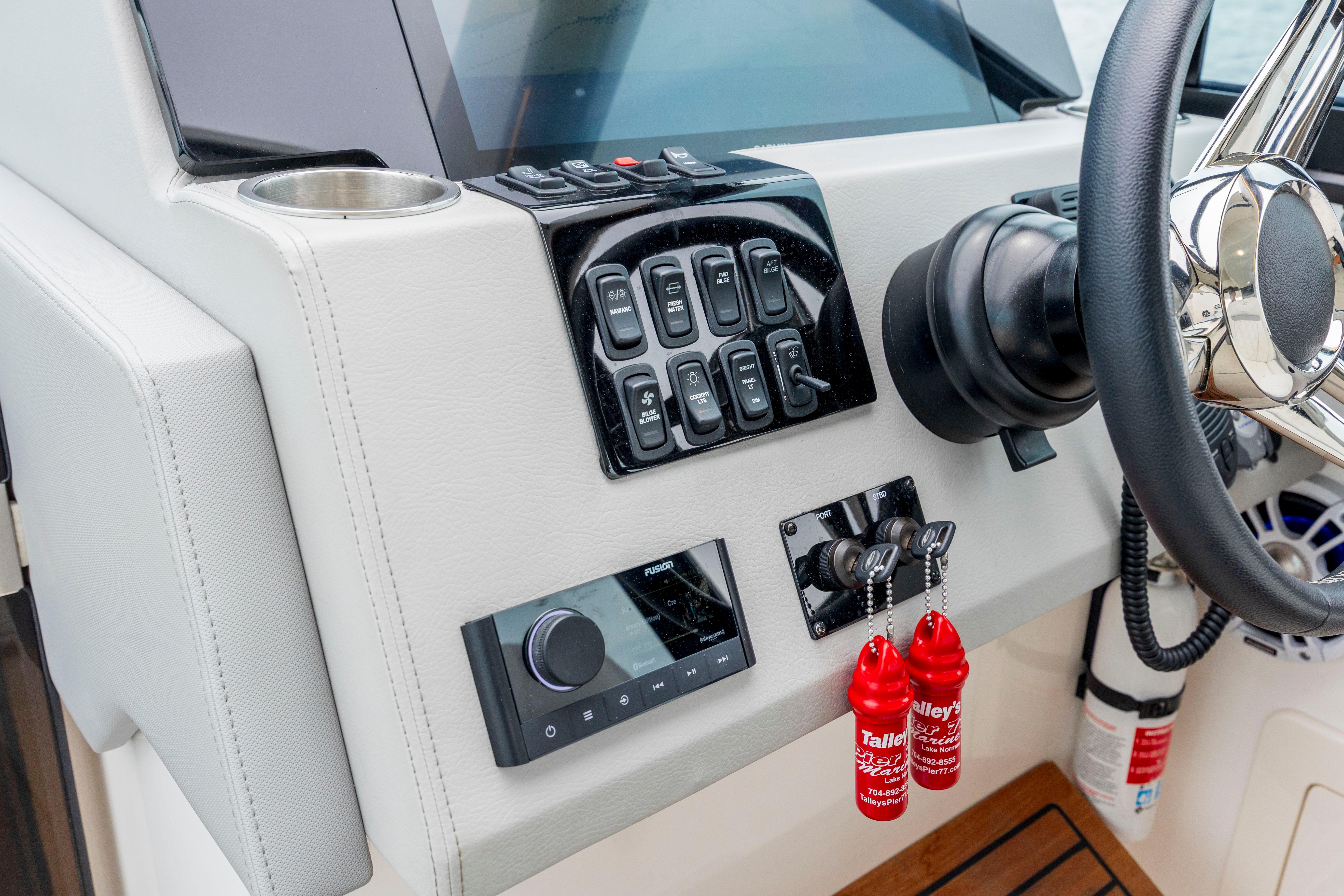 2022 Regal 36 Grande Coupe - thumbnail 35