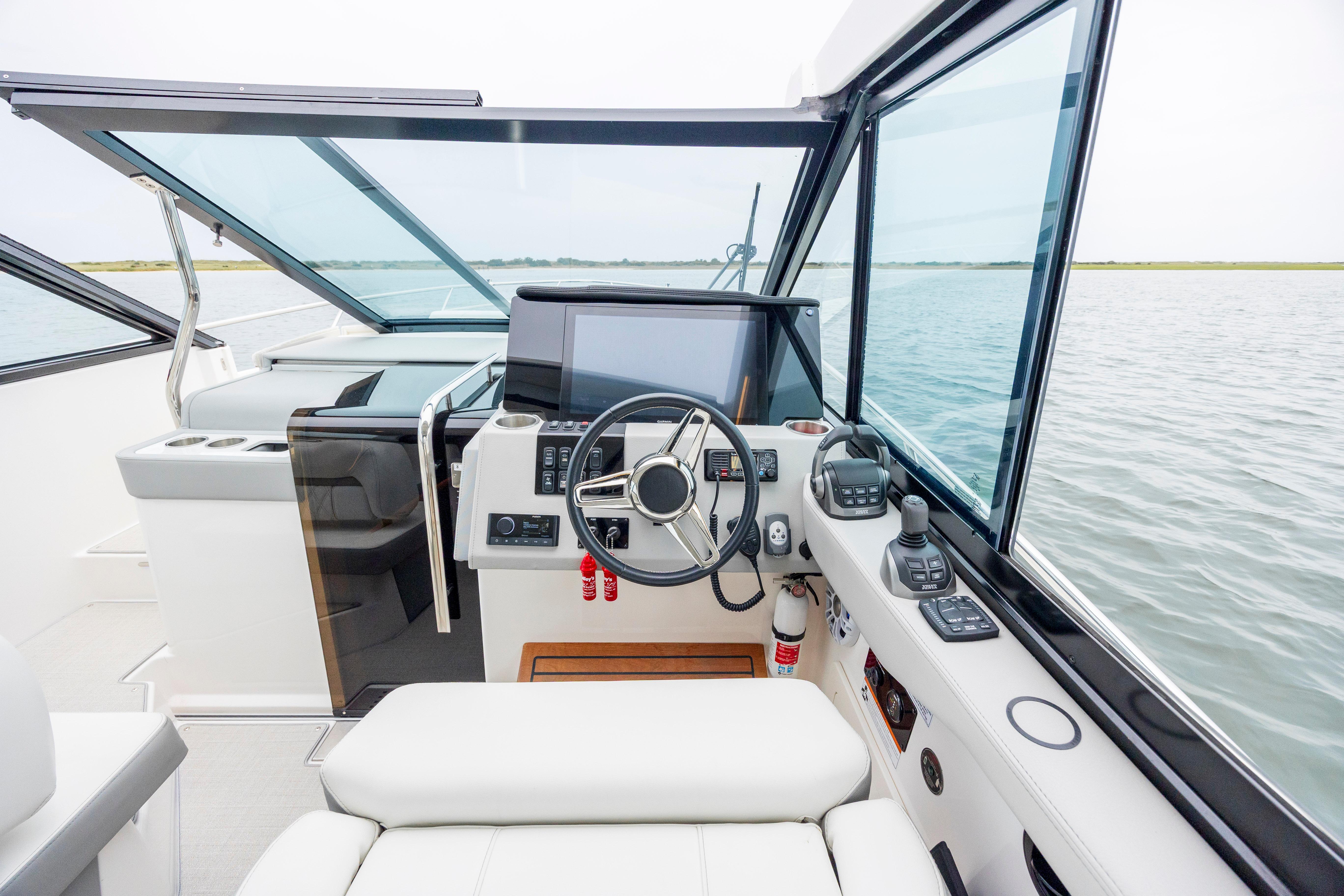 2022 Regal 36 Grande Coupe - thumbnail 32