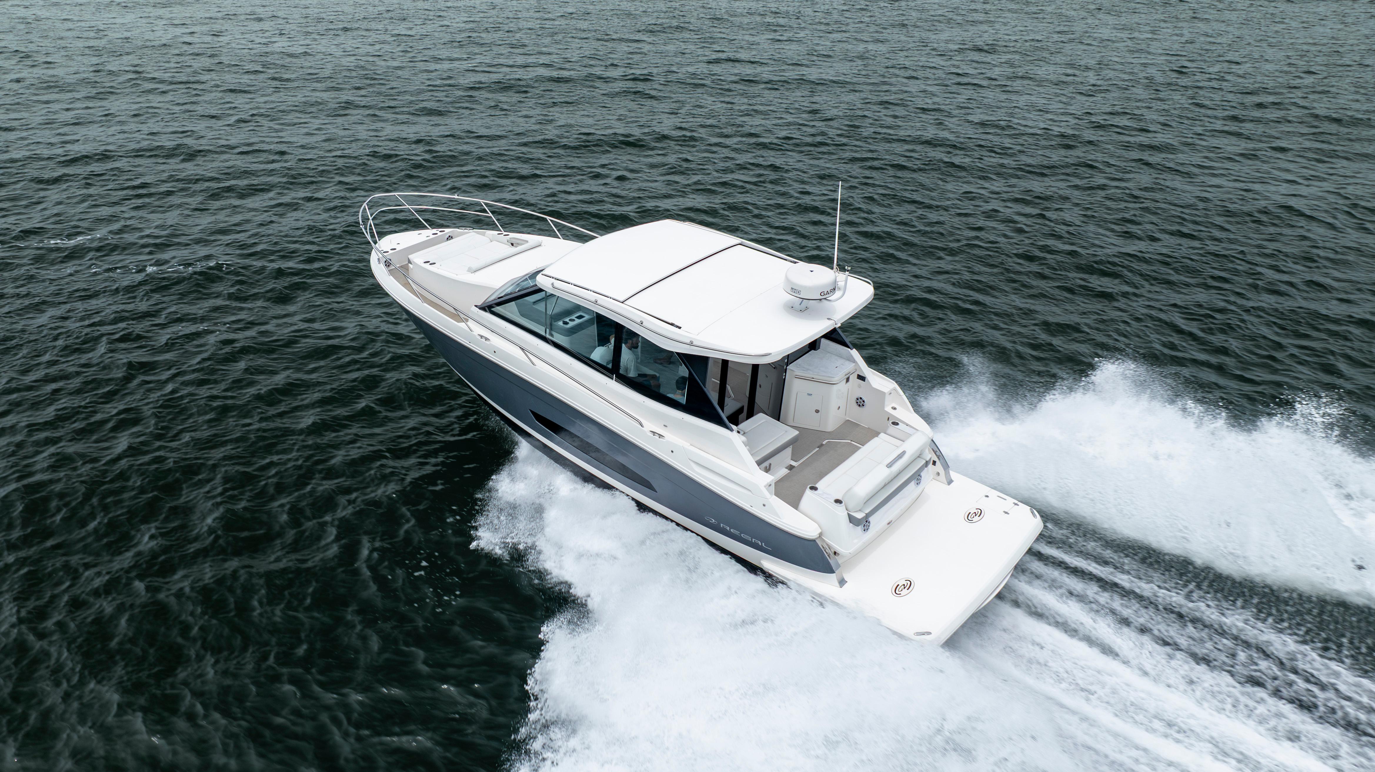 2022 Regal 36 Grande Coupe - thumbnail 10