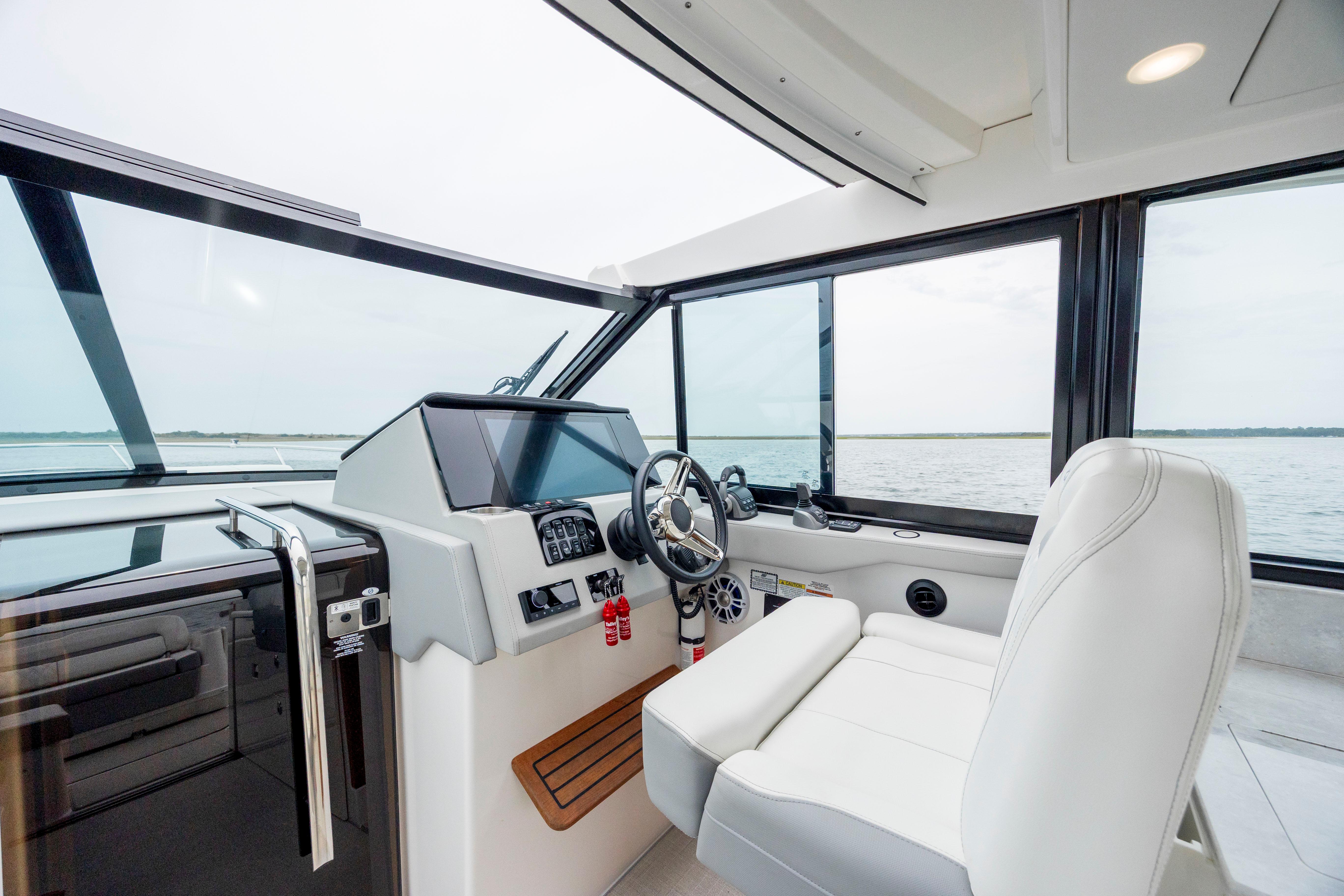 2022 Regal 36 Grande Coupe - thumbnail 31