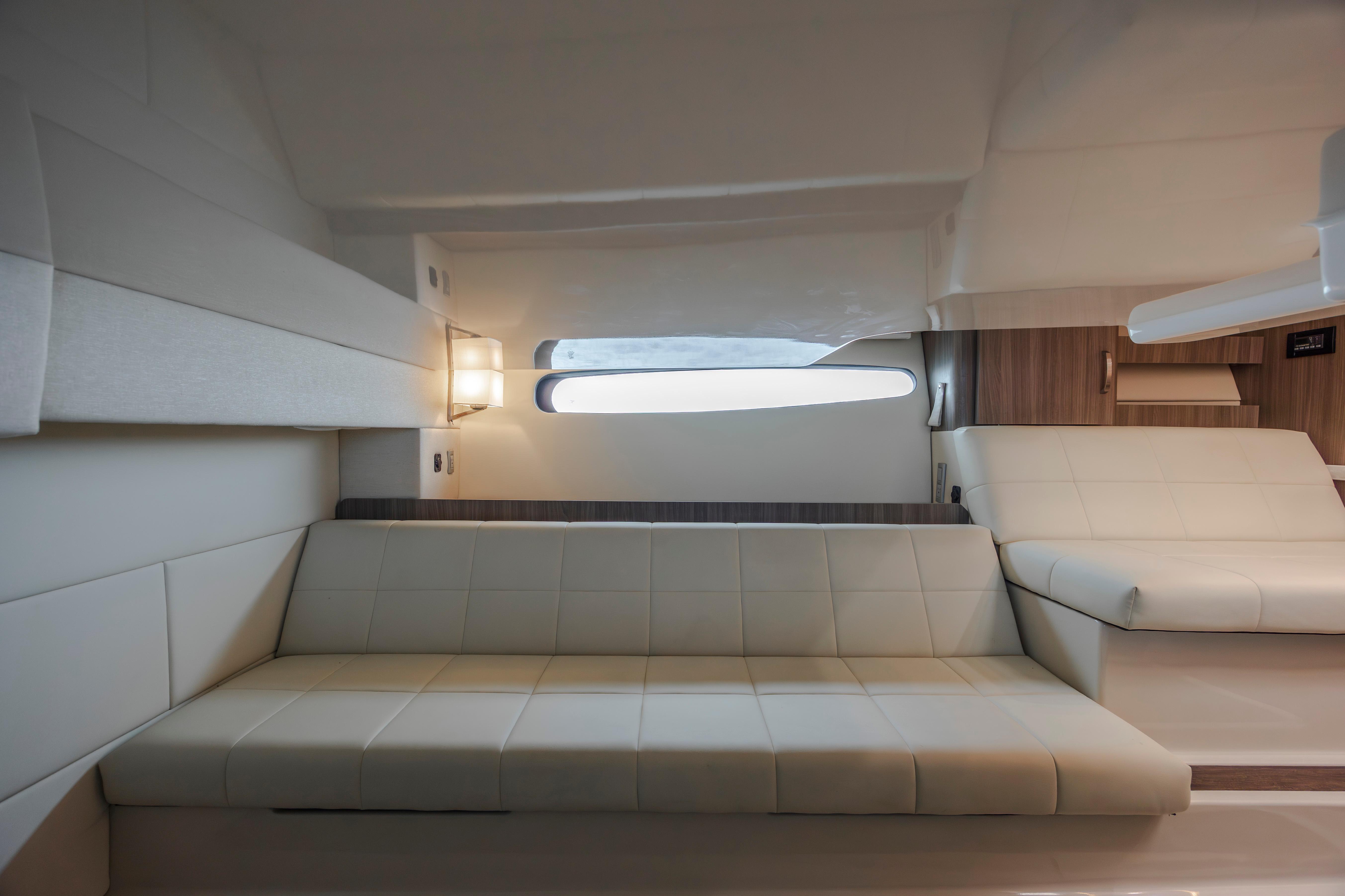 2022 Regal 36 Grande Coupe - thumbnail 44