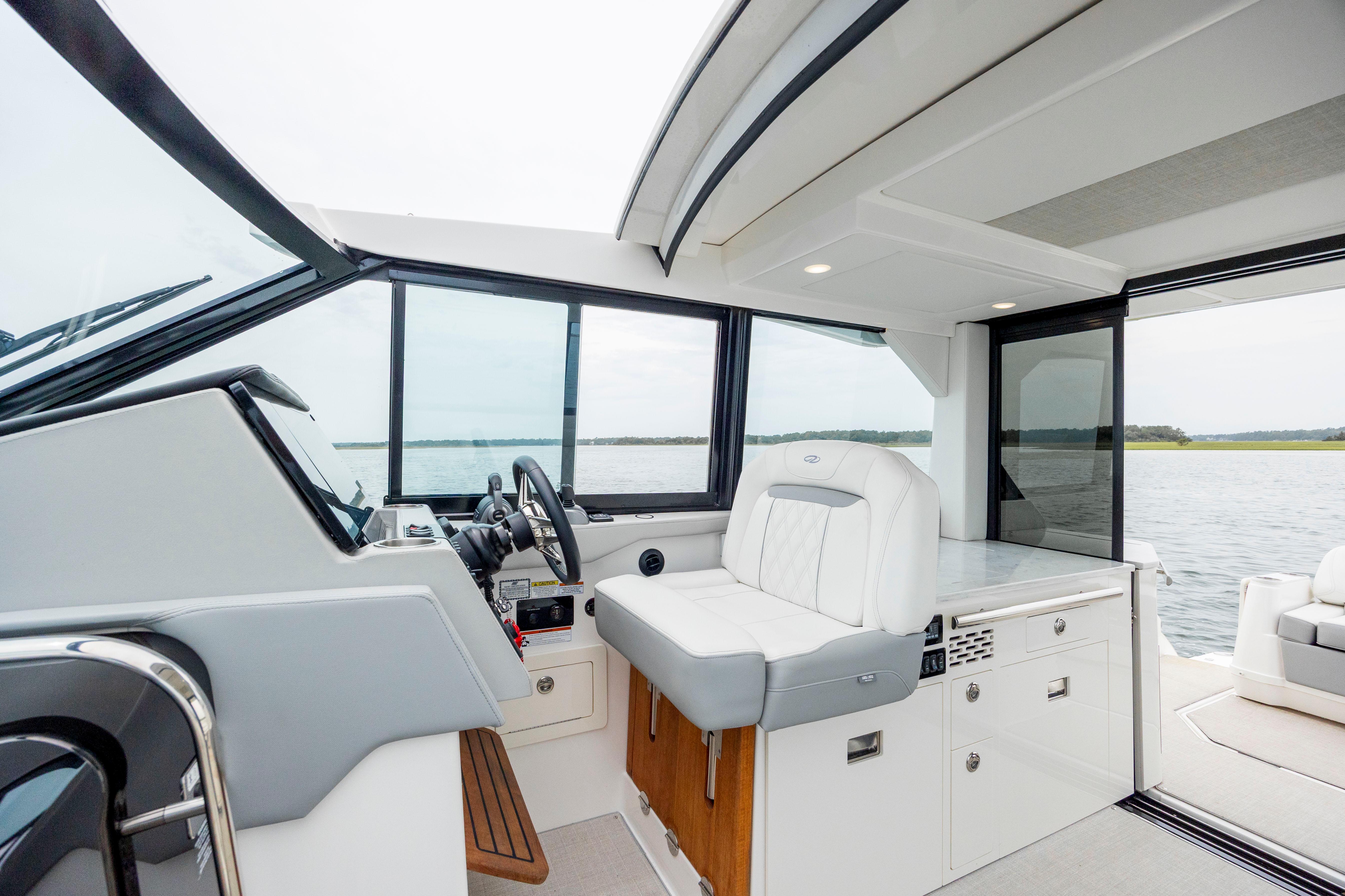 2022 Regal 36 Grande Coupe - thumbnail 28