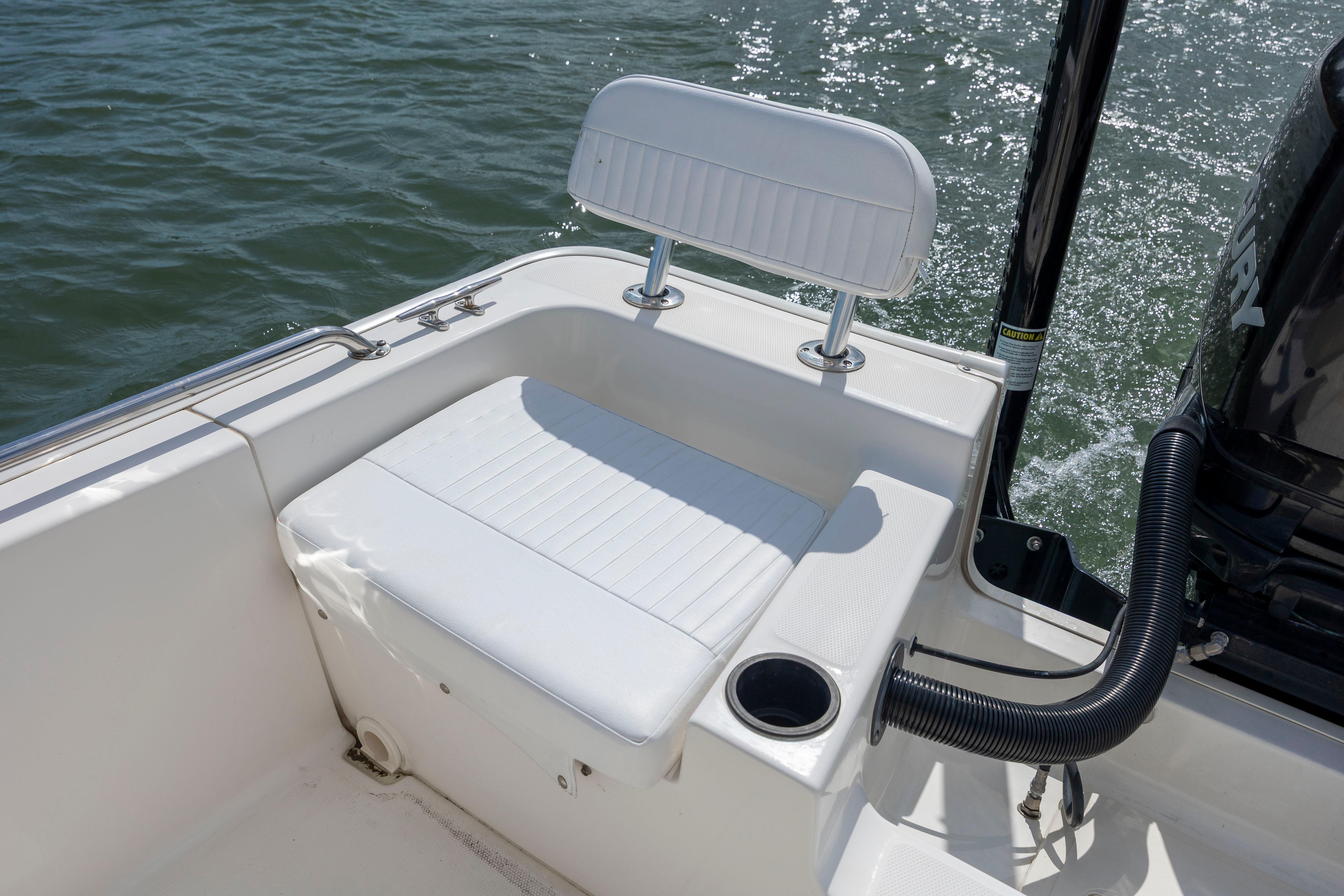 2018 Boston Whaler 210 Montauk - thumbnail 11