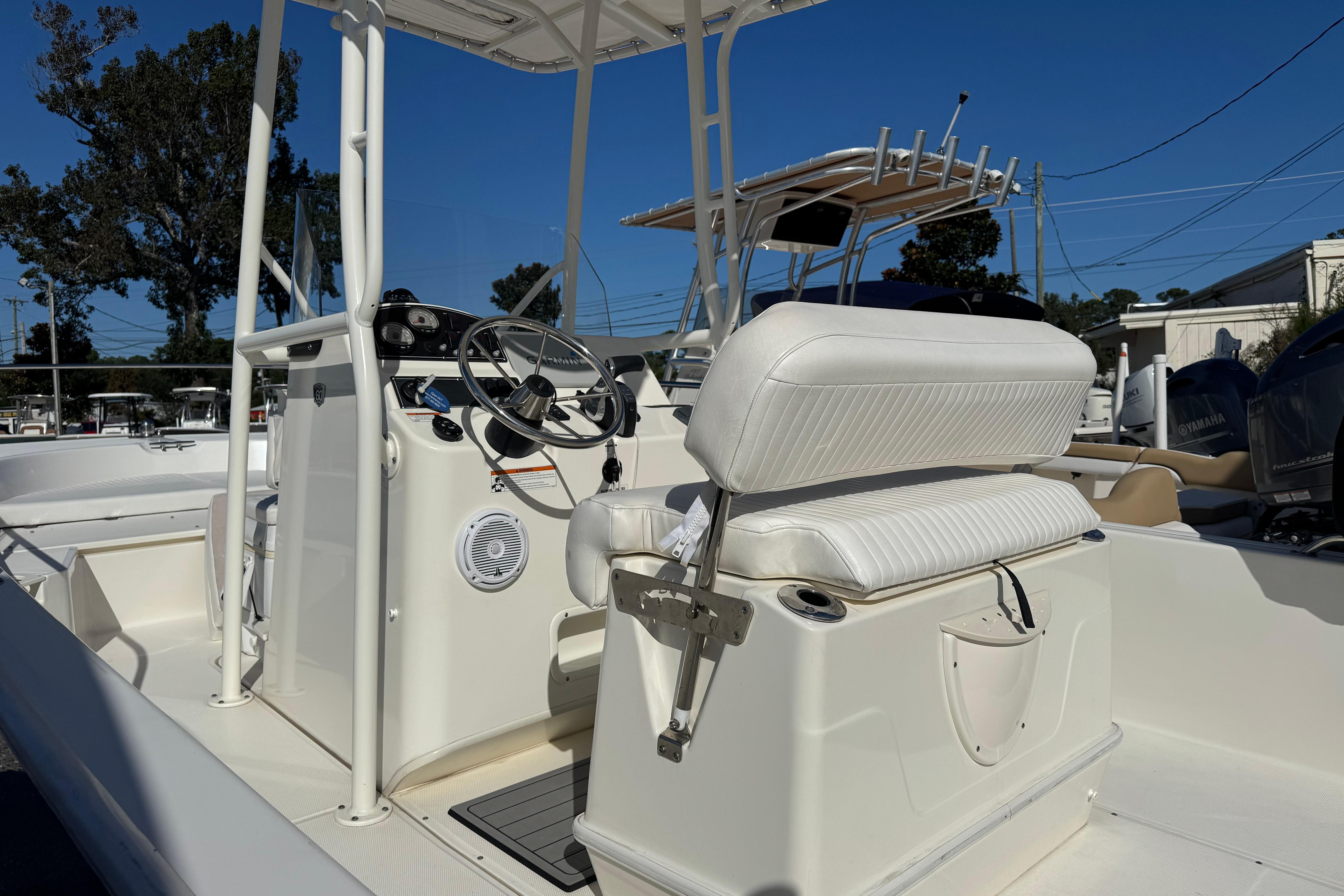 2018 Boston Whaler 210 Montauk - thumbnail 25