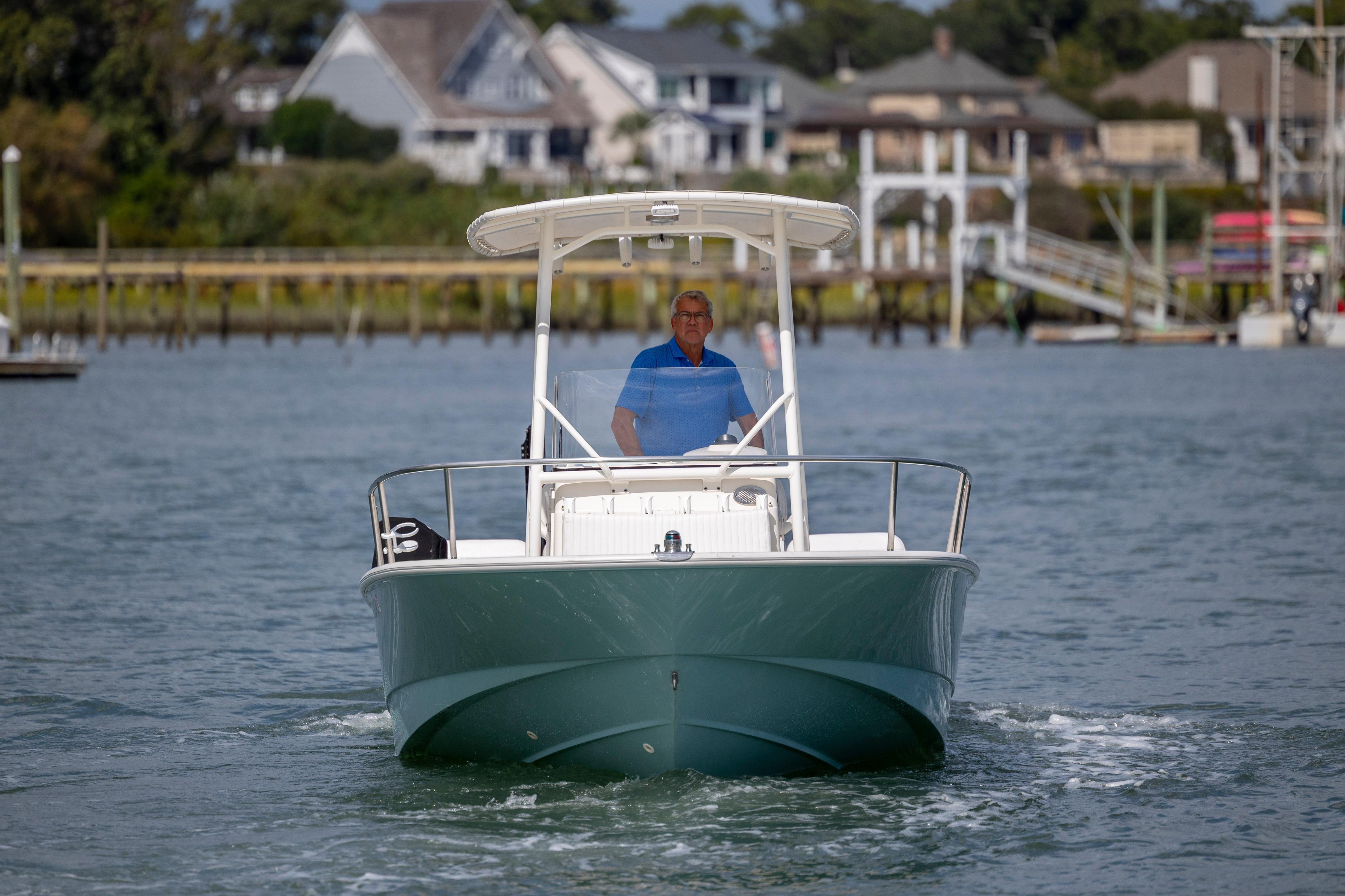 2018 Boston Whaler 210 Montauk - thumbnail 2