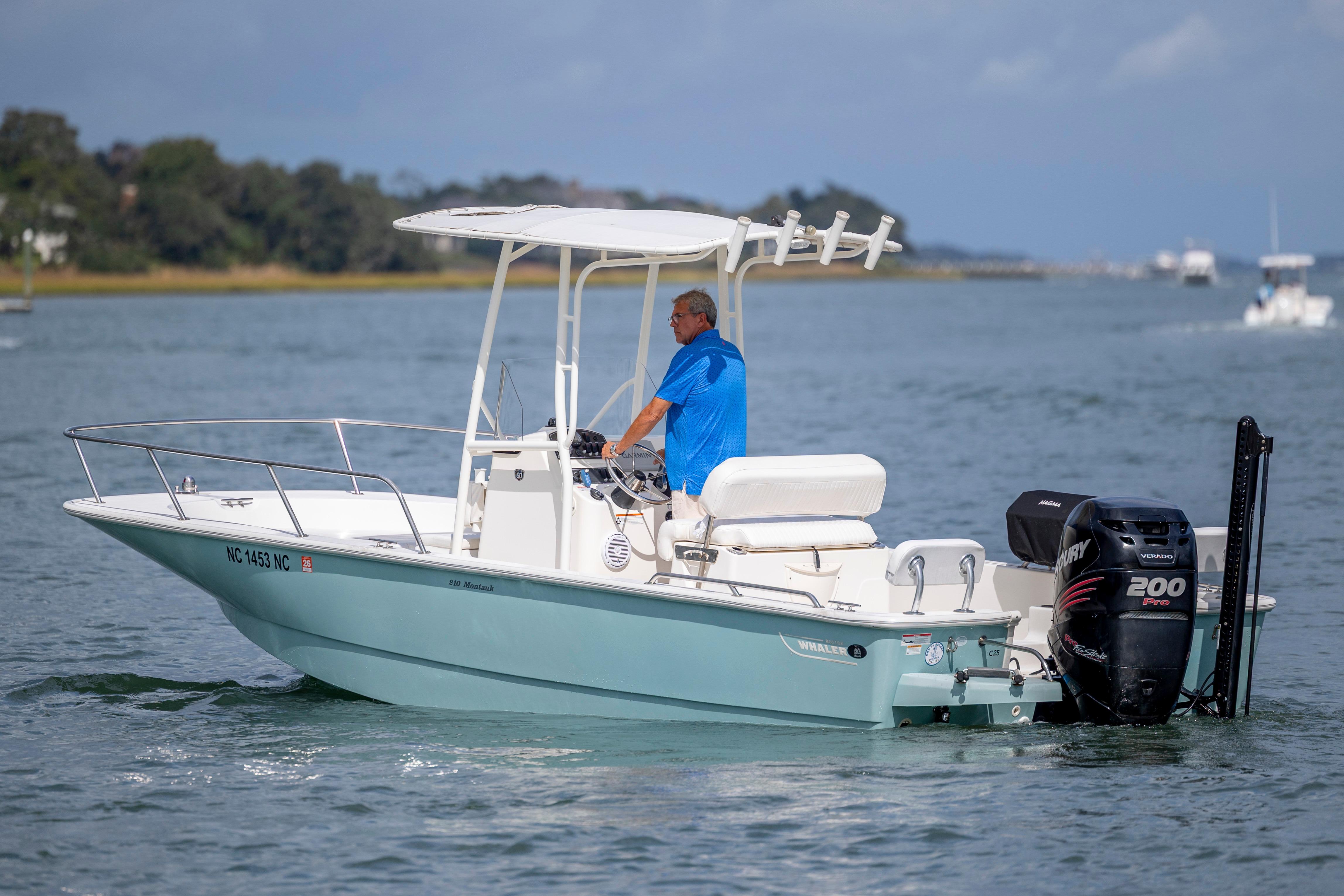 2018 Boston Whaler 210 Montauk - thumbnail 4