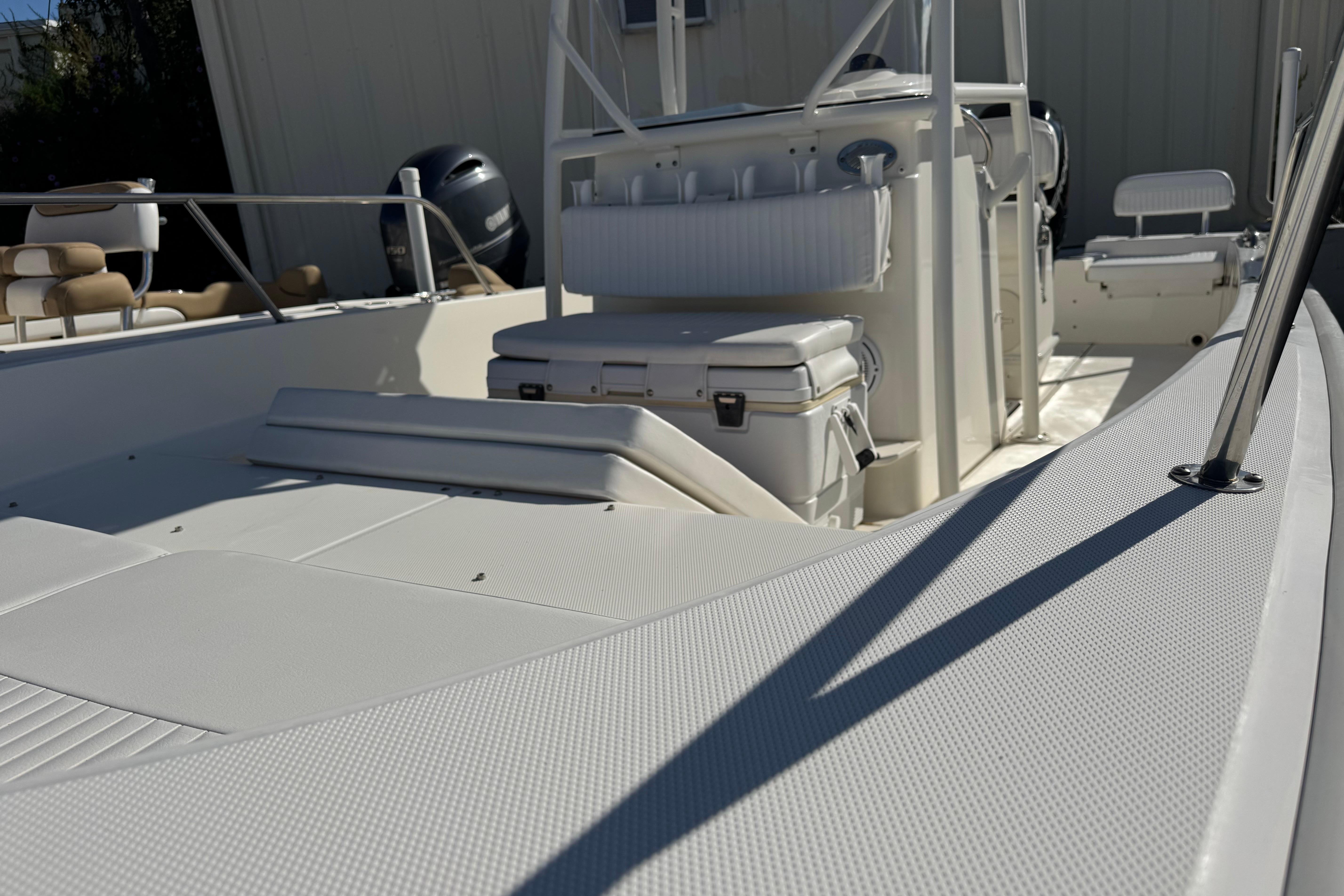 2018 Boston Whaler 210 Montauk - thumbnail 26