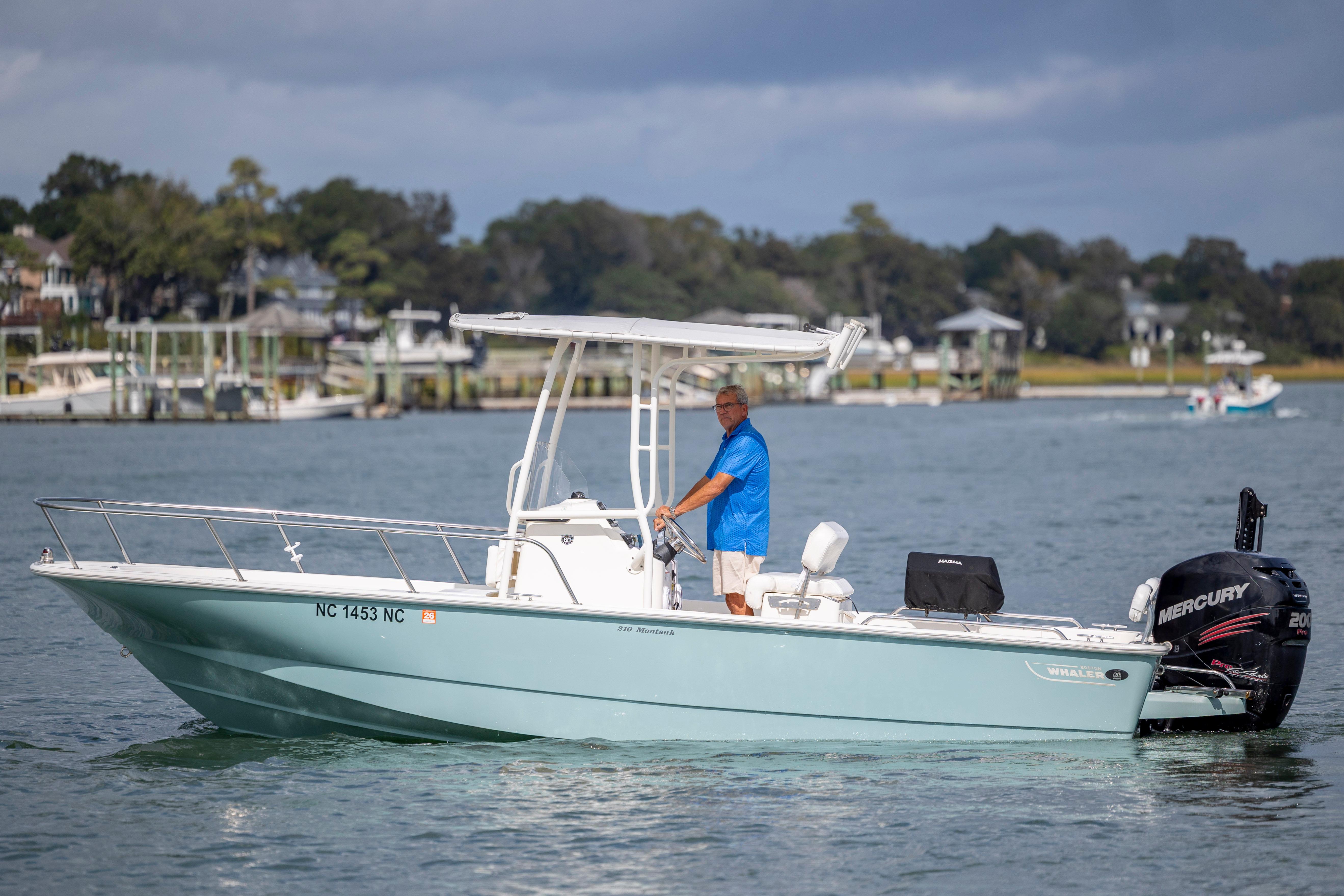 2018 Boston Whaler 210 Montauk - thumbnail 3