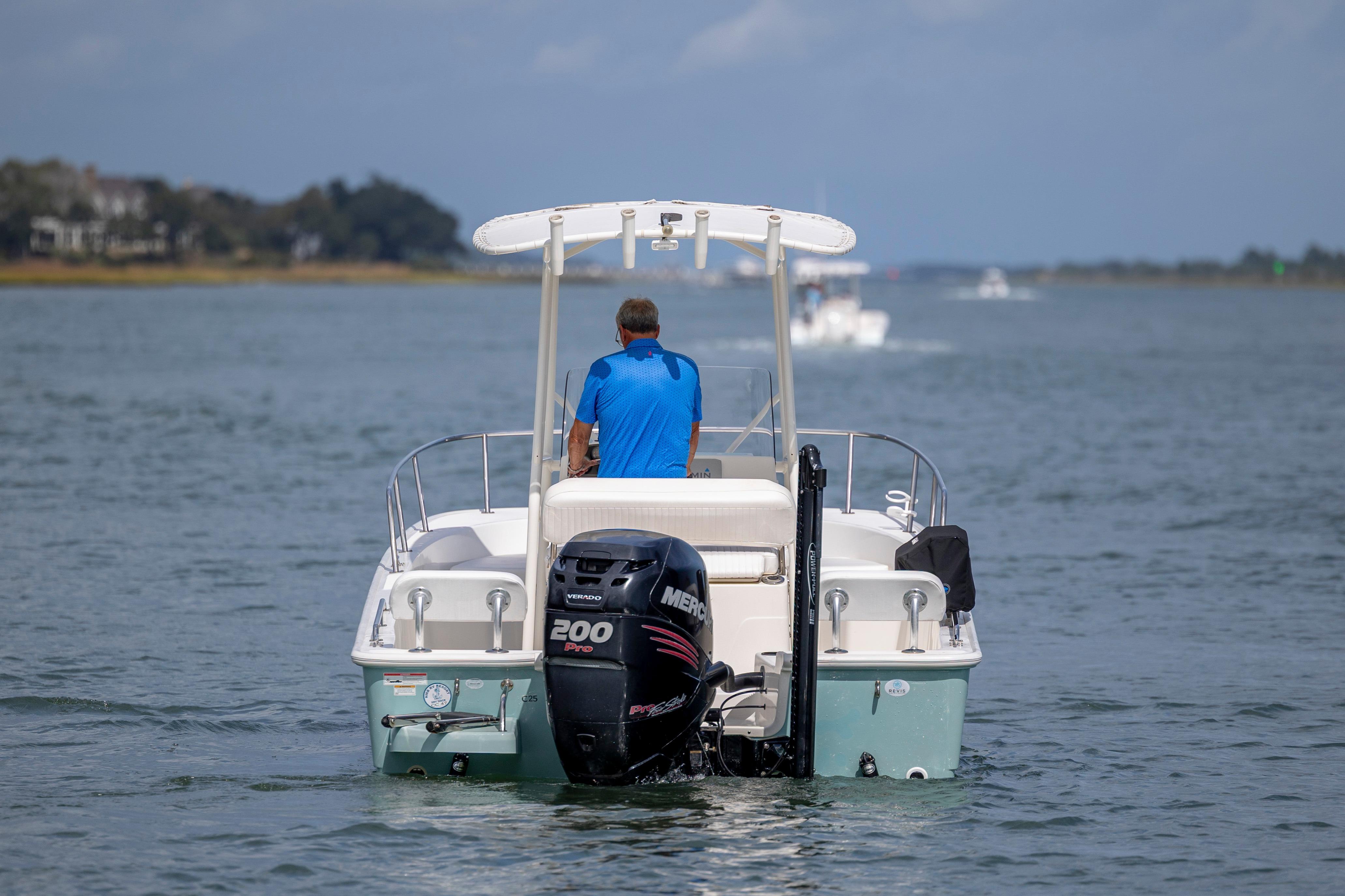 2018 Boston Whaler 210 Montauk - thumbnail 5