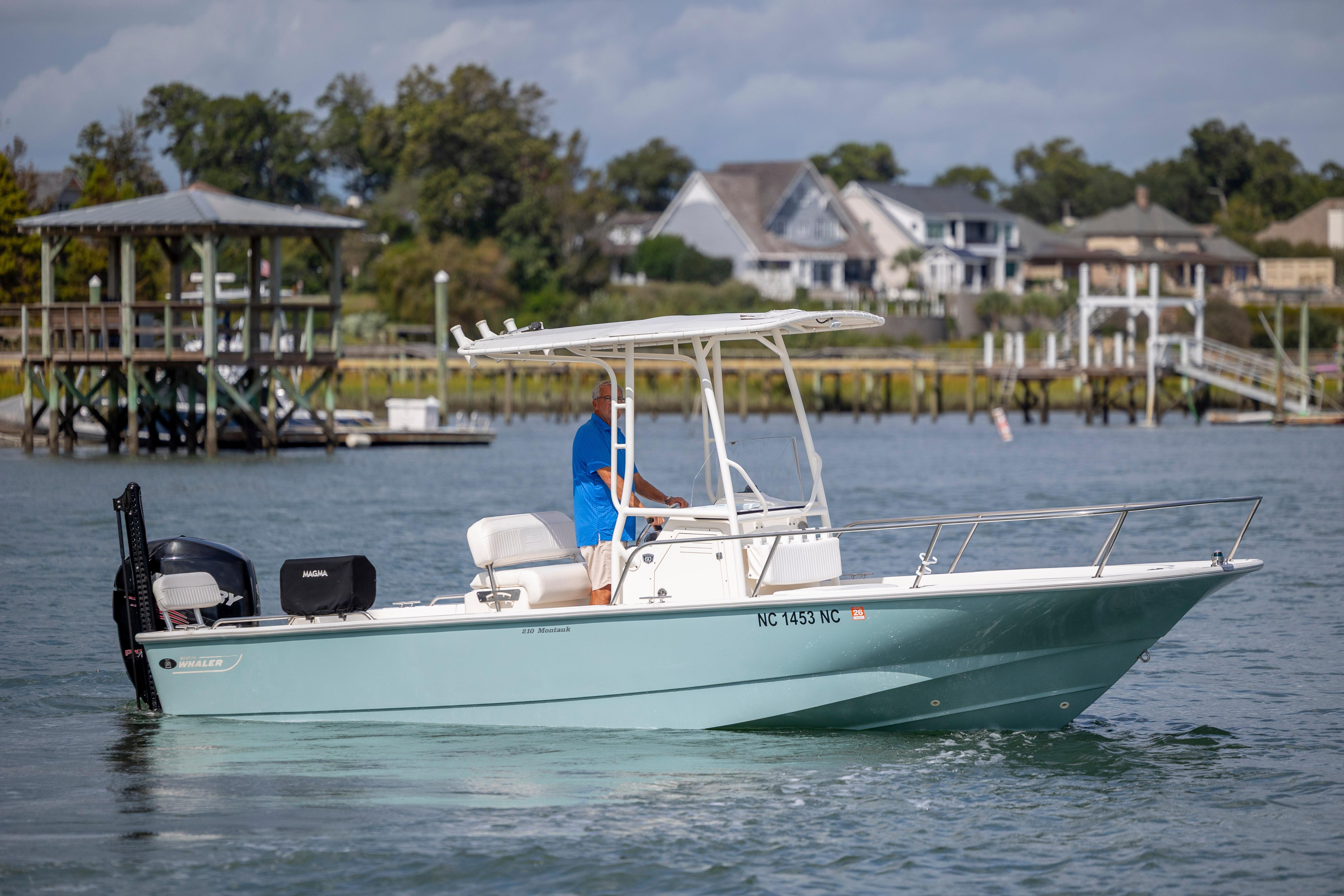 2018 Boston Whaler 210 Montauk - thumbnail 7