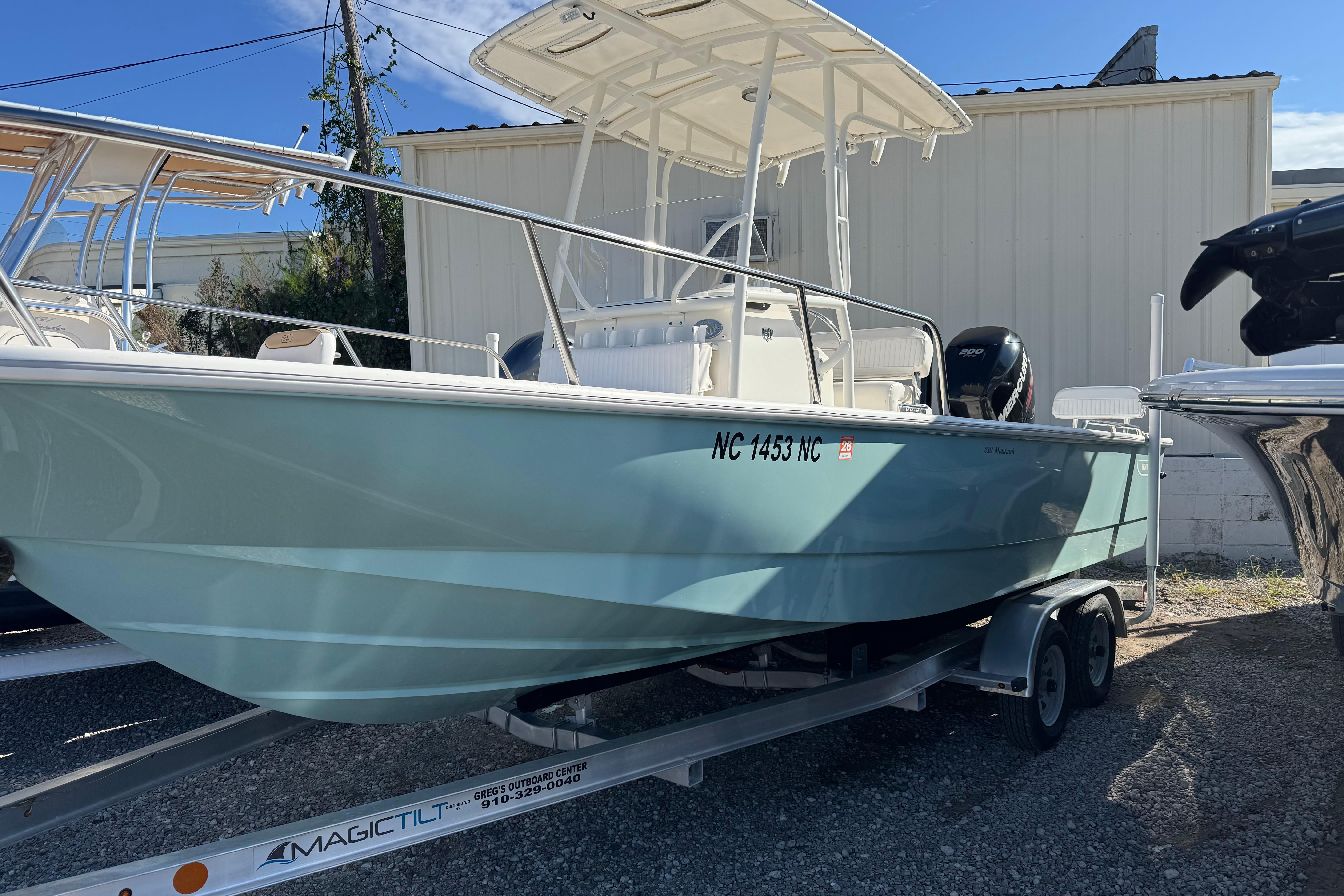 2018 Boston Whaler 210 Montauk - thumbnail 8